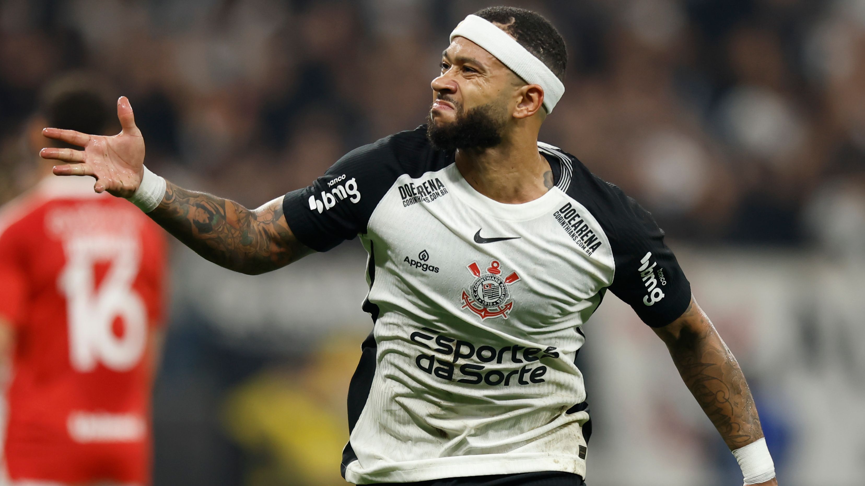 Ex-Man Utd star Memphis Depay embroiled in clash with Corinthians over unpaid bonuses but insists he wants to stay with Brazilian club amid fine threats