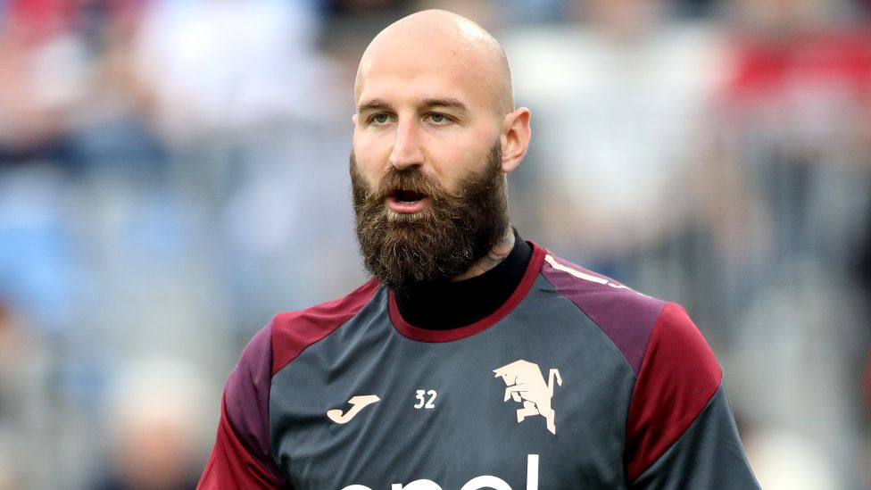 Blow for Man Utd and Leeds! Napoli set to win race for €21m star