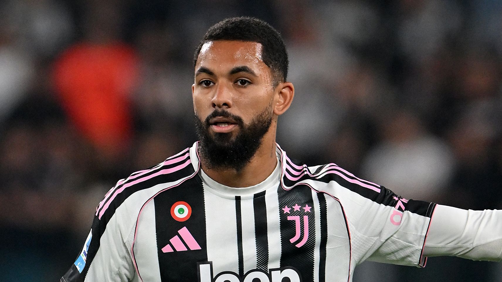 Man Utd transfer blow? Premier League rival eye Douglas Luiz move after Juventus failure