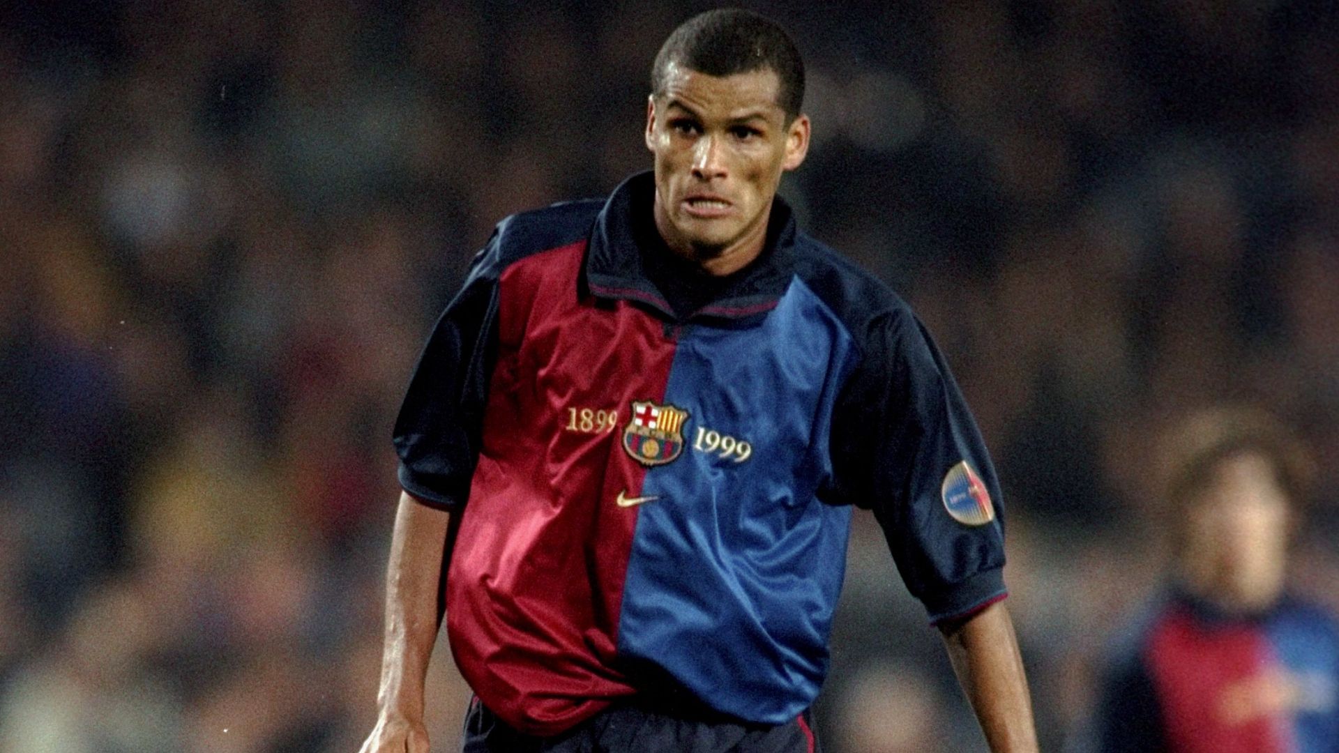 تصنيف: ليونيل ميسي ورونالدينيو وأعظم لاعبي برشلونة الذين ارتدوا الرقم 10 على مر العصور، بينما حصل الشاب المعجزة لامين يامال على رقم القميص الأيقوني
