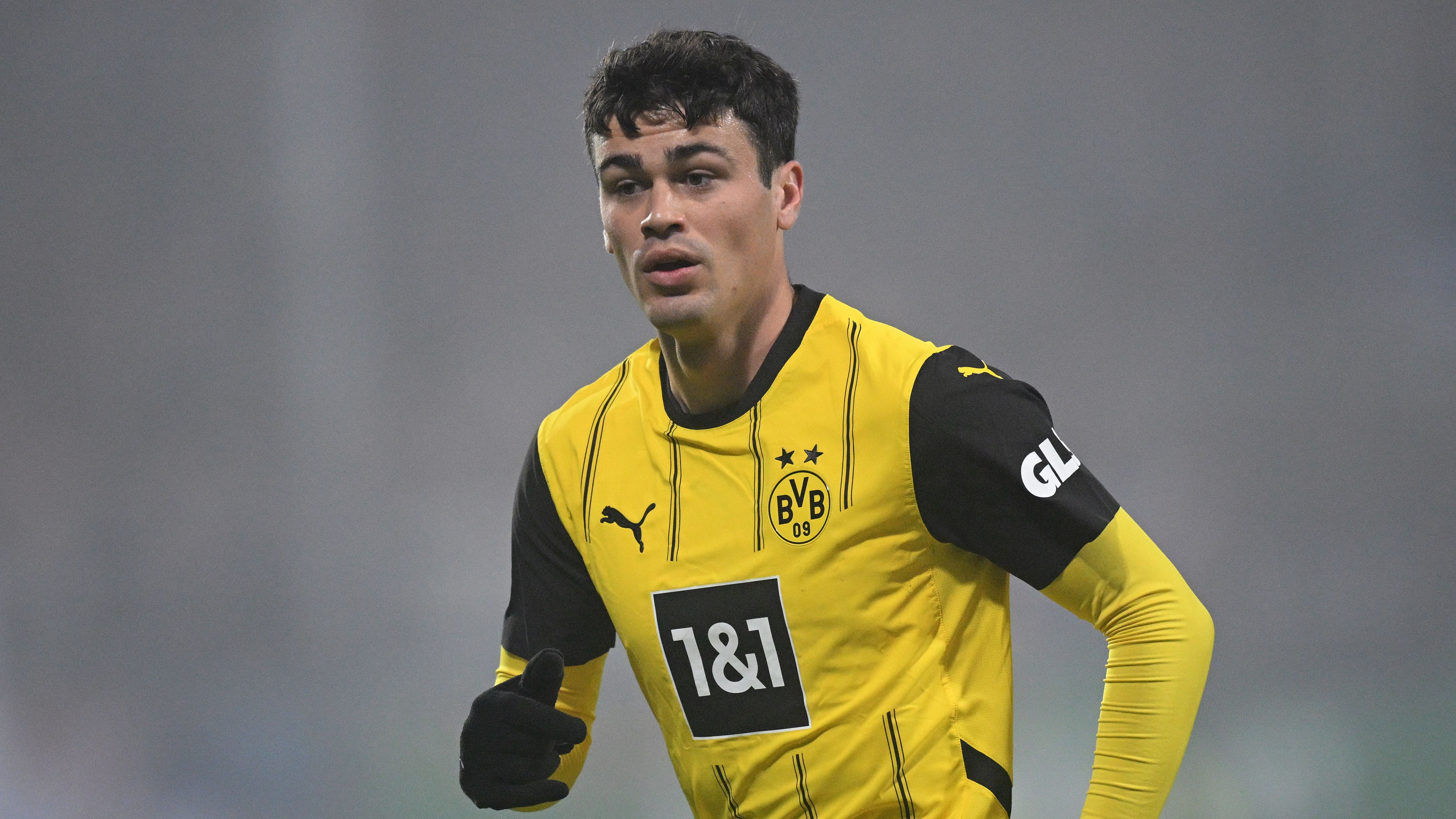 'He's one-dimensional' - ESPN's Derek Rae on Gio Reyna's flawed fit at Dortmund, says of 22-year-old USMNT midfielder, 'how good is he going to be, nobody really knows'