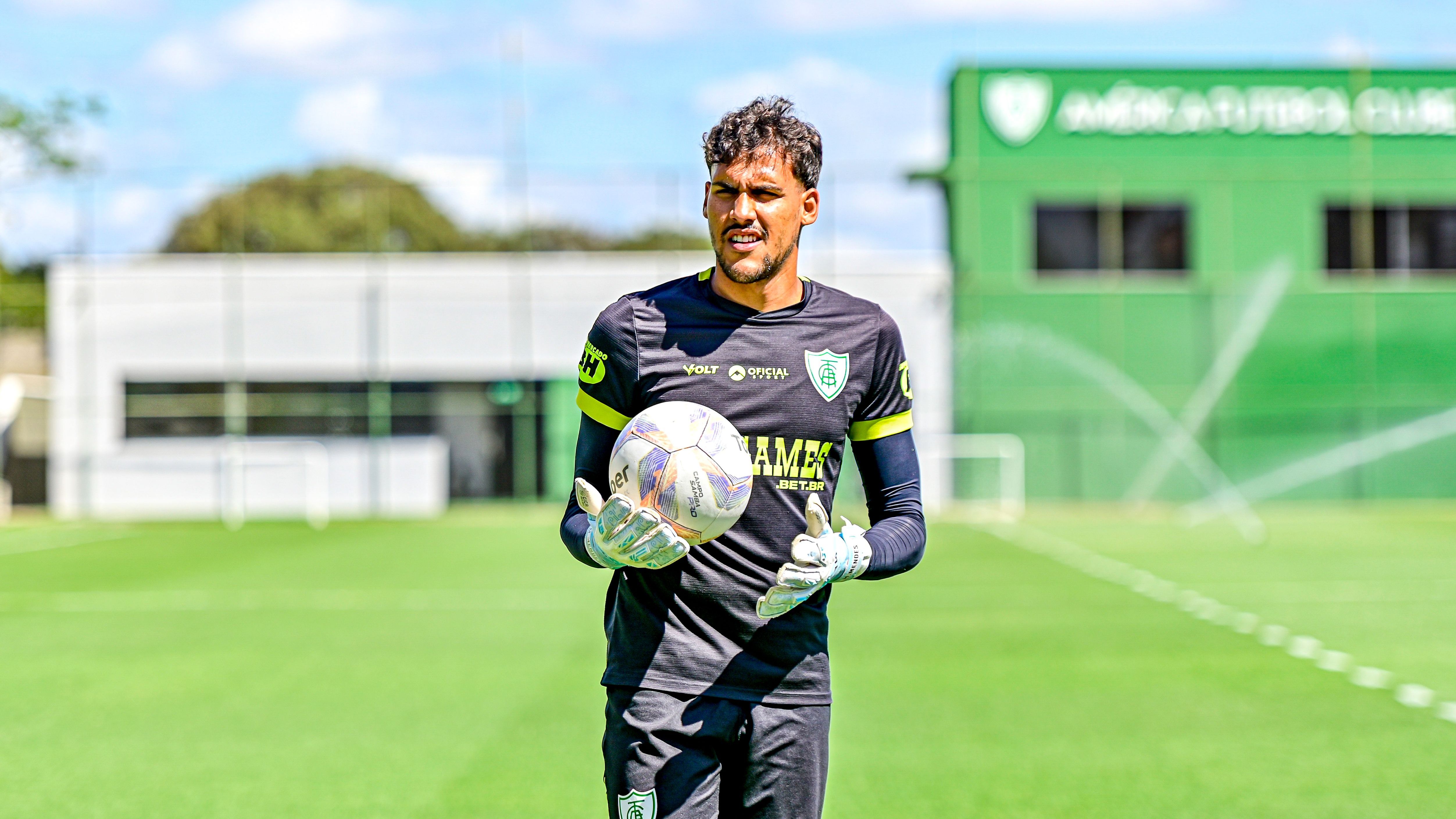 Man Utd given huge boost in hunt for Botafogo goalkeeper John Victor after losing Andre Onana to injury