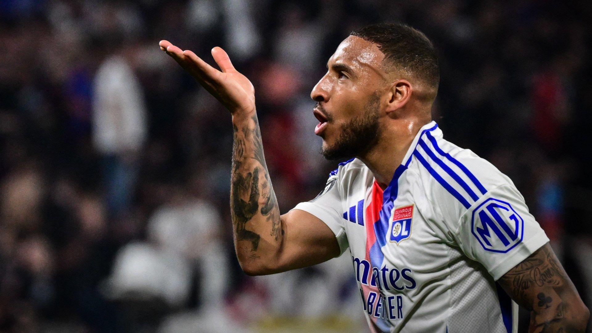 Man Utd in shock move to land former Bayern Munich midfielder but face competition from Atletico Madrid