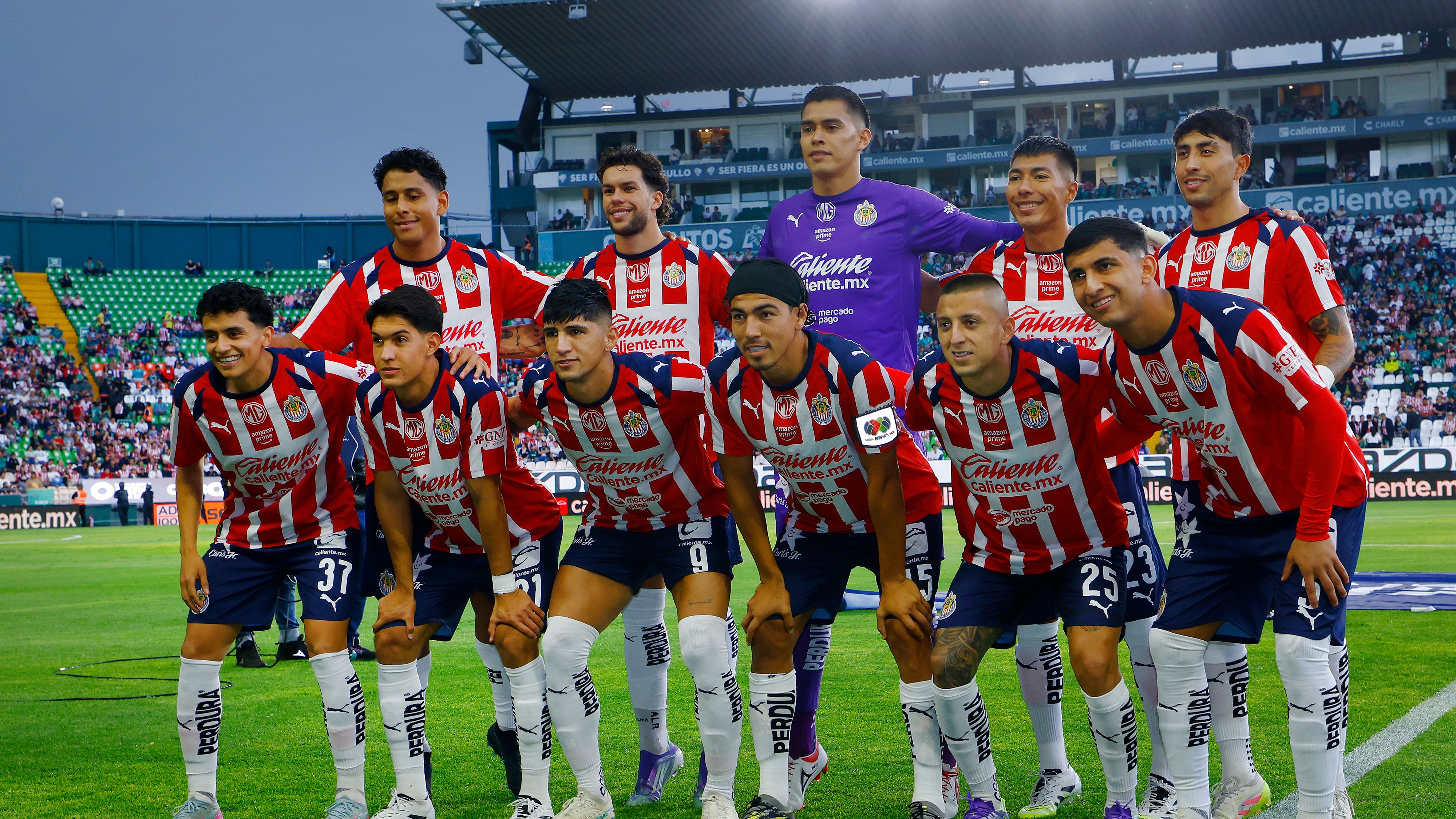 Chivas striker Javier 'Chicharito' Hernández apologizes after controversial messages, says he regrets 'confusion and discomfort my recent words may have caused'