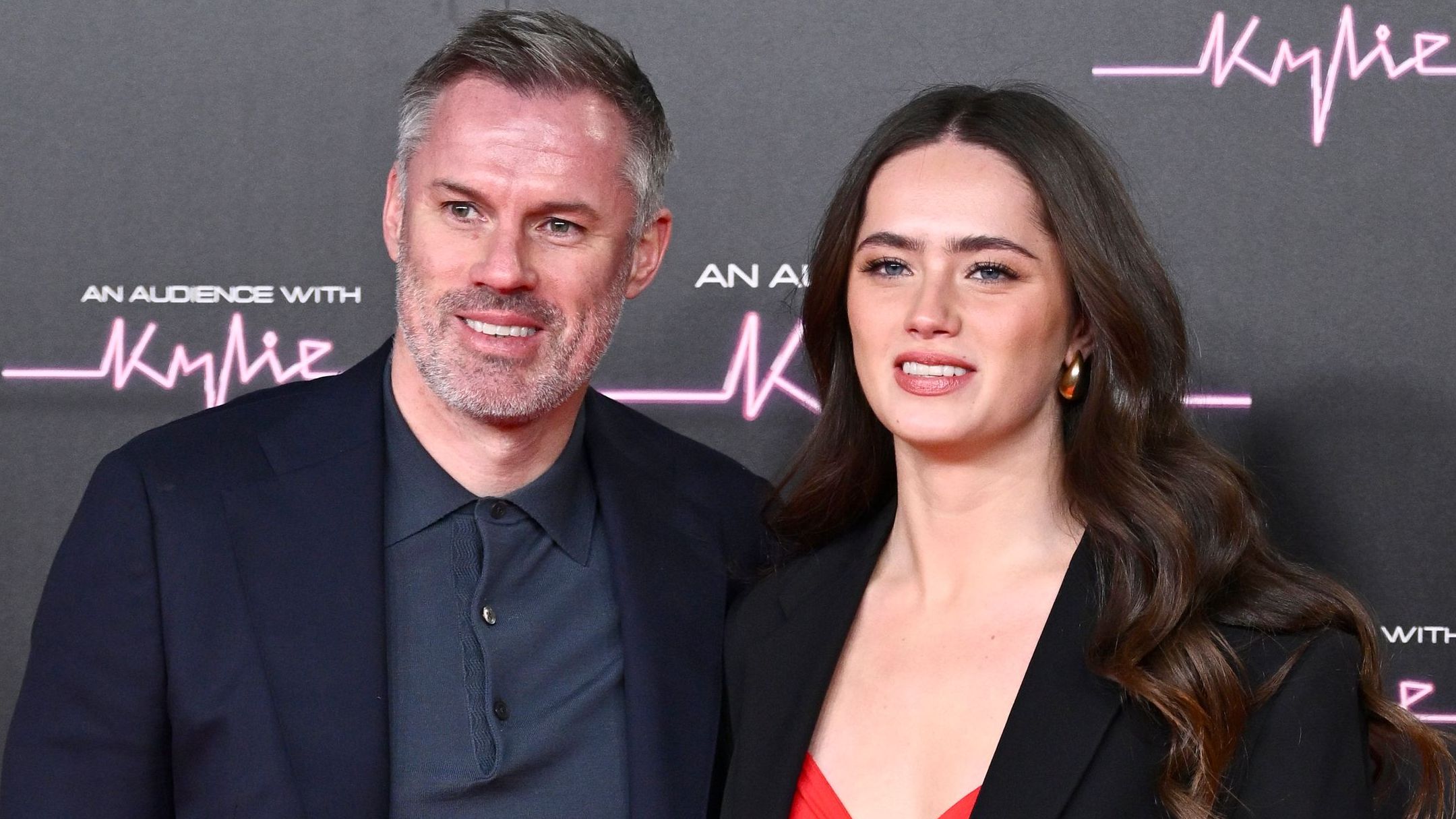 ابنة جيمي كاراغر ميا تلعب دور كاتنيس إيفردين في فيلم The Hunger Games على المسرح بينما يعبر أسطورة ليفربول عن فخره على وسائل التواصل الاجتماعي