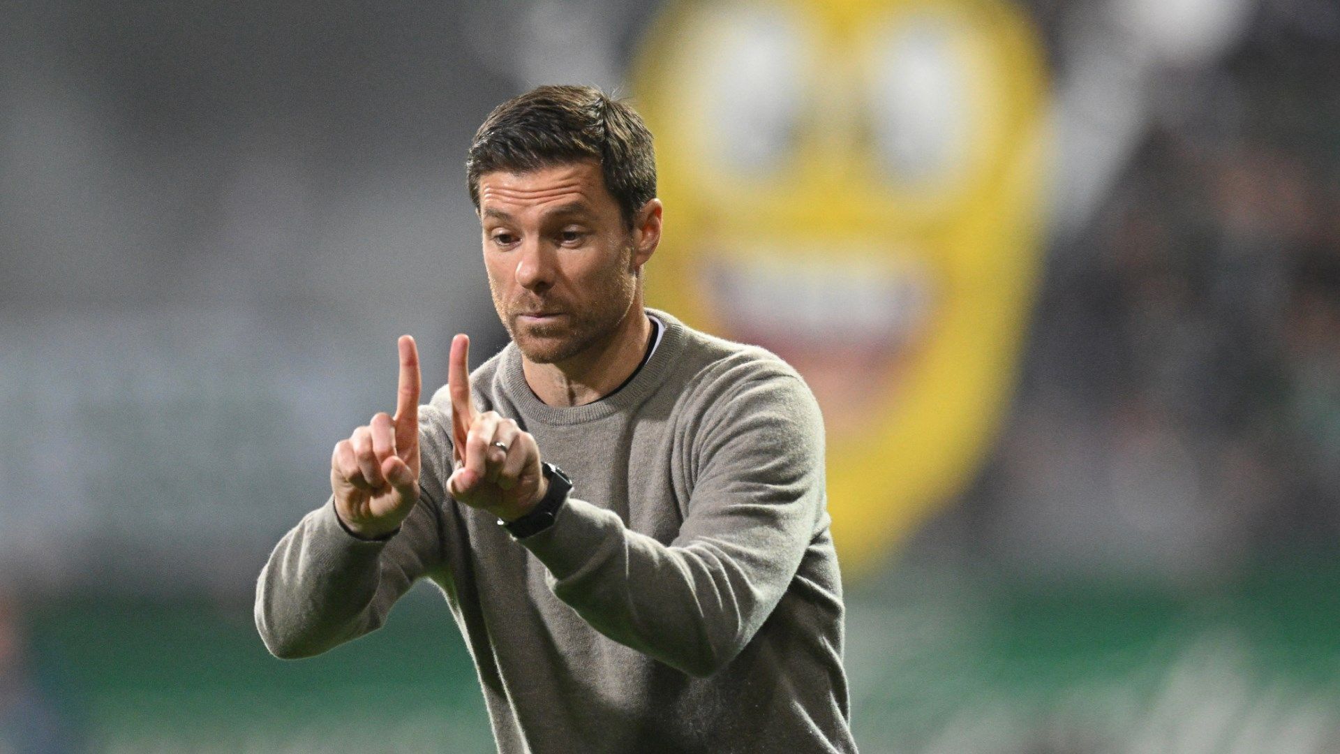 A big change for Erik ten Hag! Bayer Leverkusen boss convinced to ditch his preferred system and copy Xabi Alonso's 'good system' after talks with sporting director