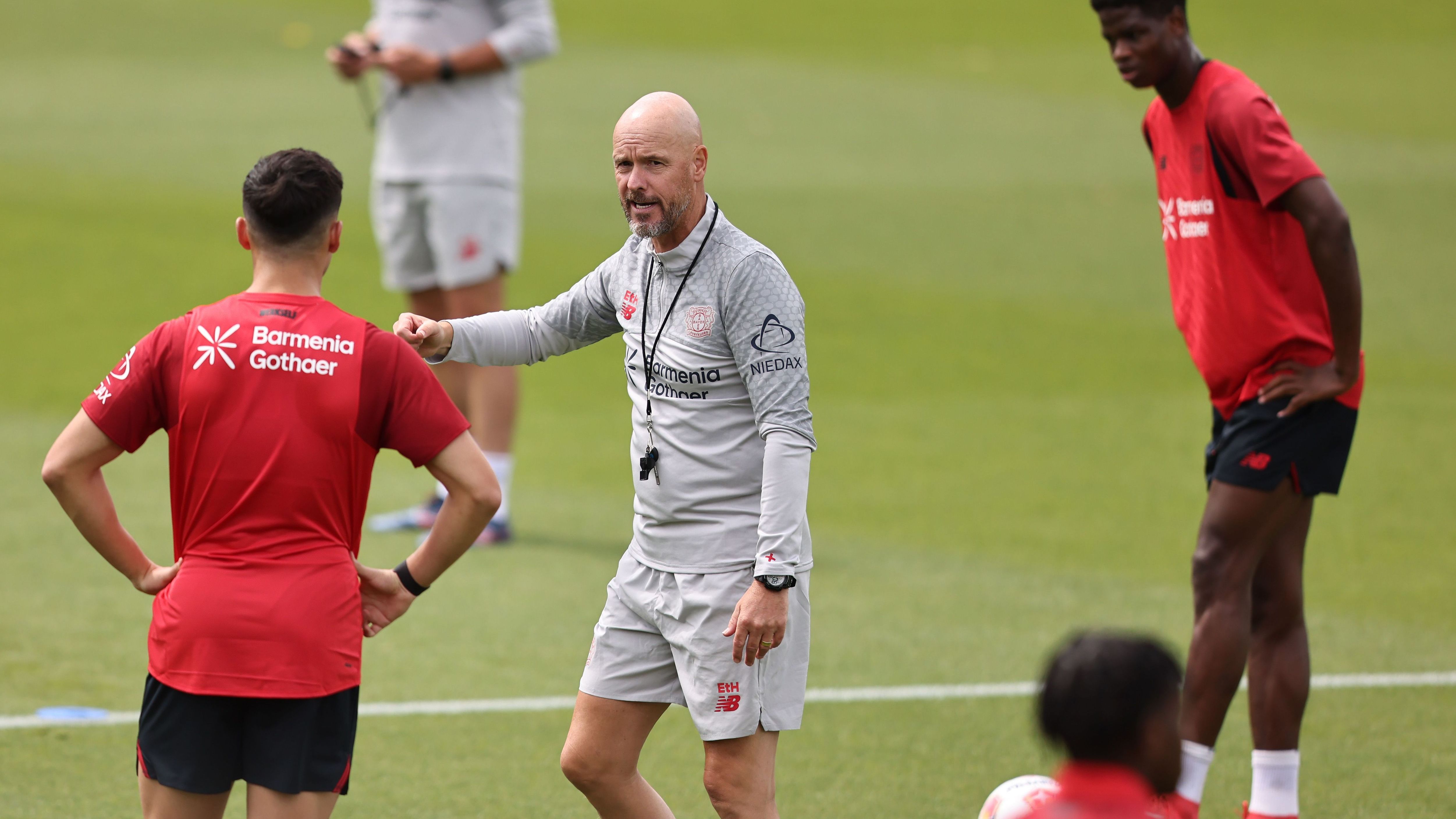A big change for Erik ten Hag! Bayer Leverkusen boss convinced to ditch his preferred system and copy Xabi Alonso's 'good system' after talks with sporting director