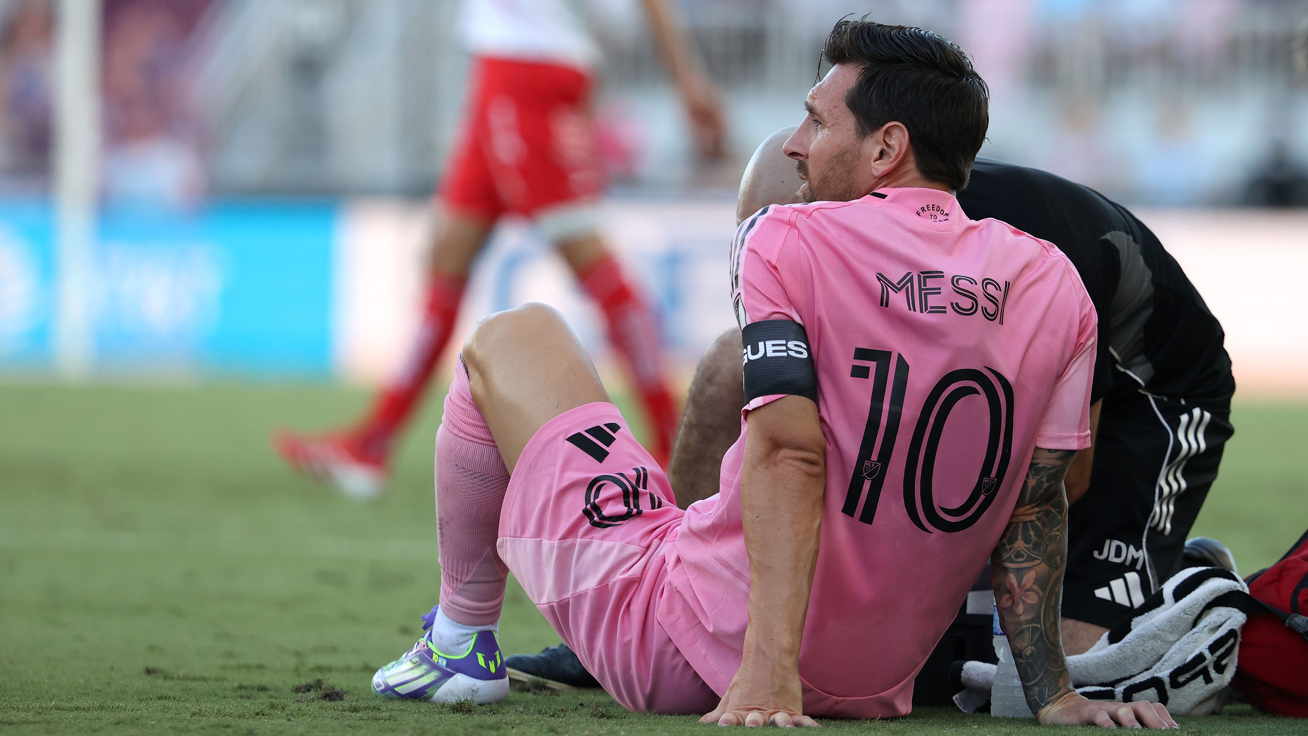 Lionel Messi leaves Leagues Cup match with Necaxa after just 11 minutes as Inter Miami star suffers apparent injury
