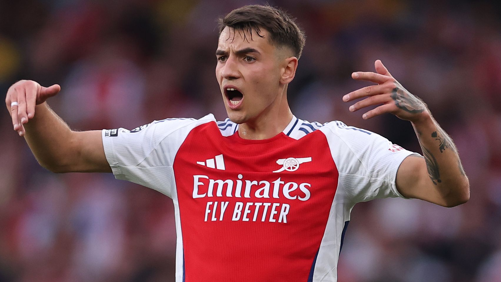 Arsenal dealt defensive headache as key centre-back considers exit before end of summer transfer window