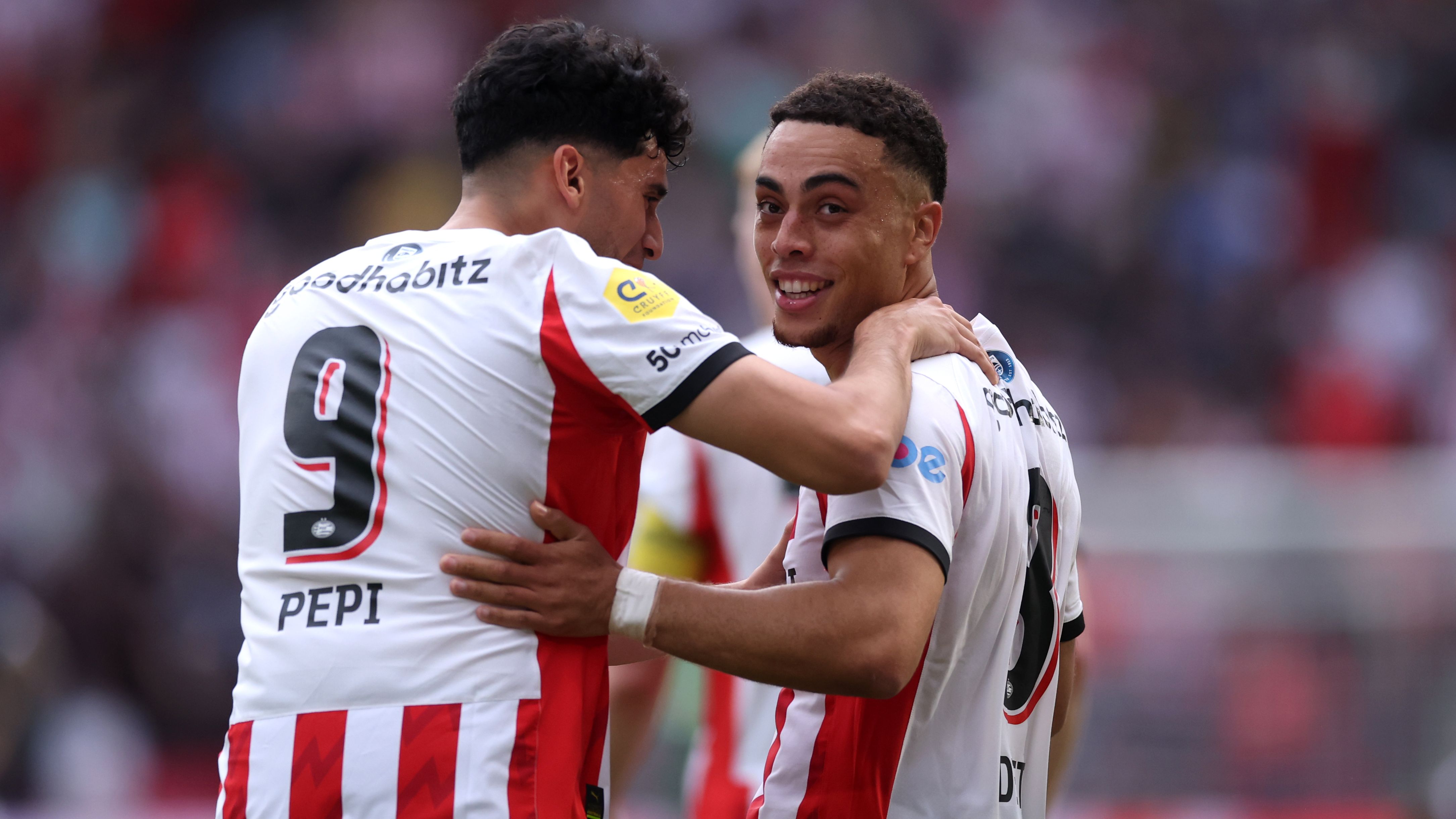 WATCH: USMNT defender Sergino Dest scores game-winning goal as PSV defeat Go Ahead Eagles, claim Dutch Super Cup