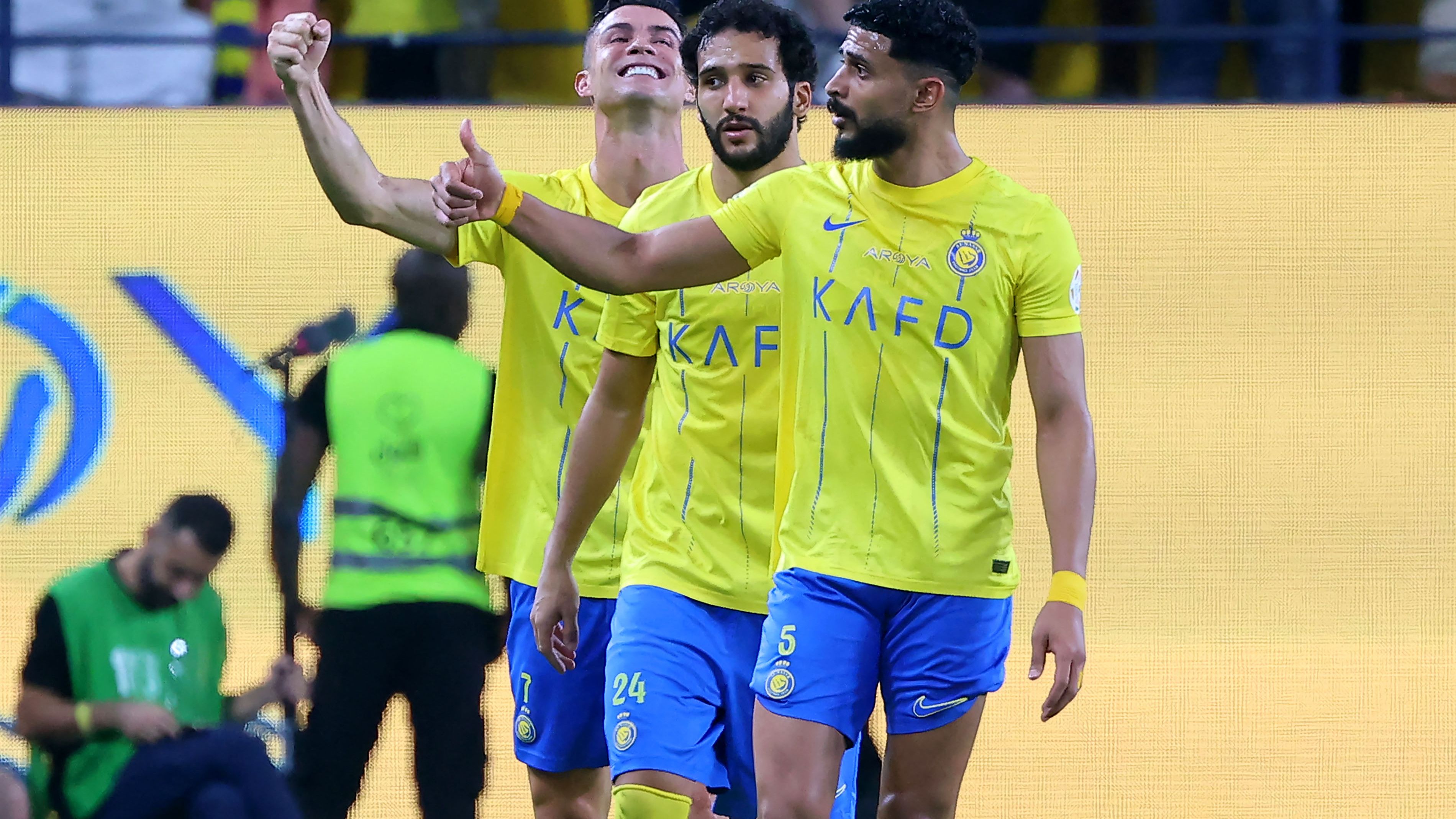 كريستيانو رونالدو وجورجينا رودريجيز يثيران شائعات زواجهما السري بعد أن نشر الزوجان صورة الخاتم على إنستغرام