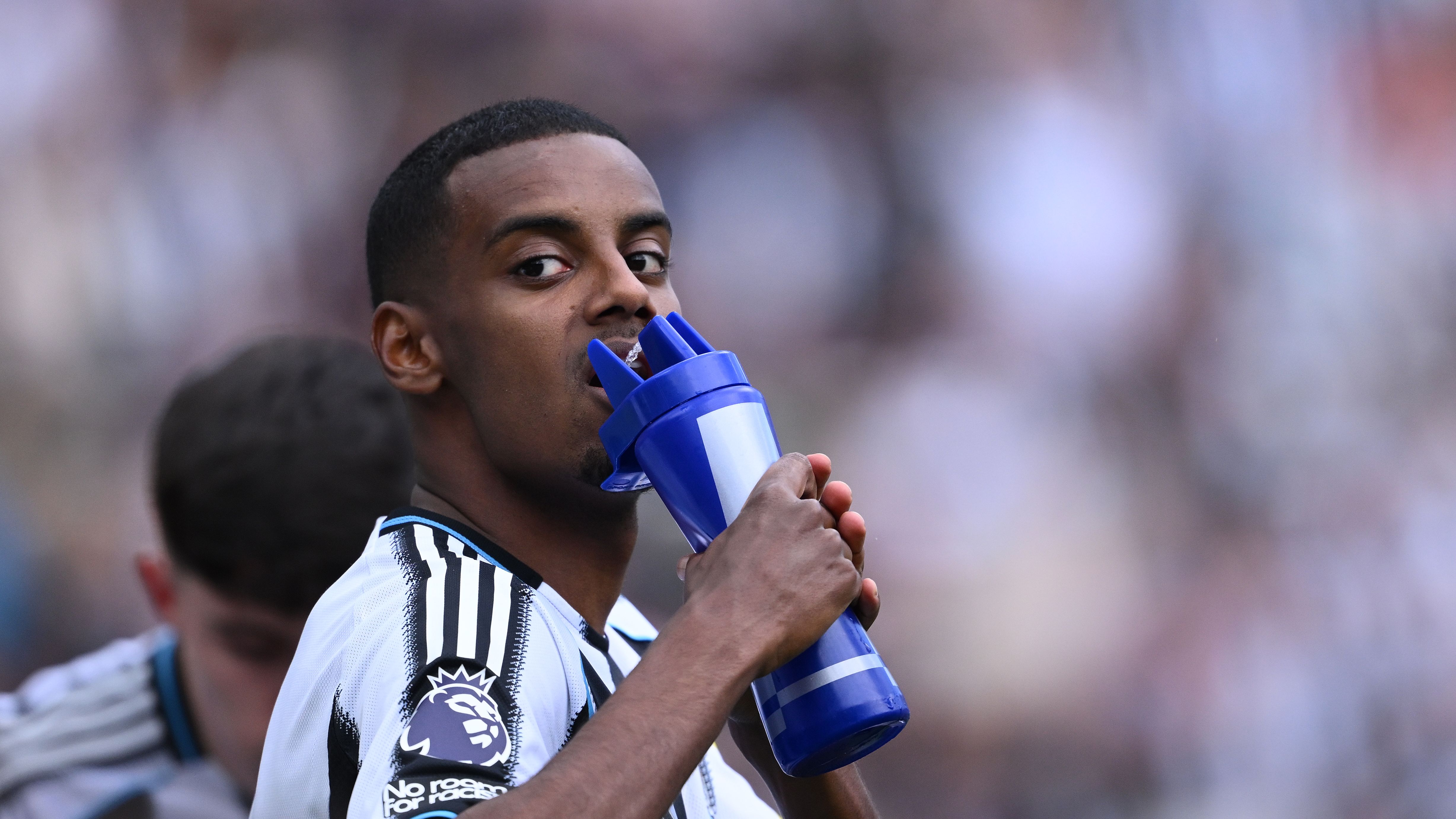 'Get him out' - Newcastle legend Alan Shearer brutally tells club to axe Alexander Isak amid Liverpool saga
