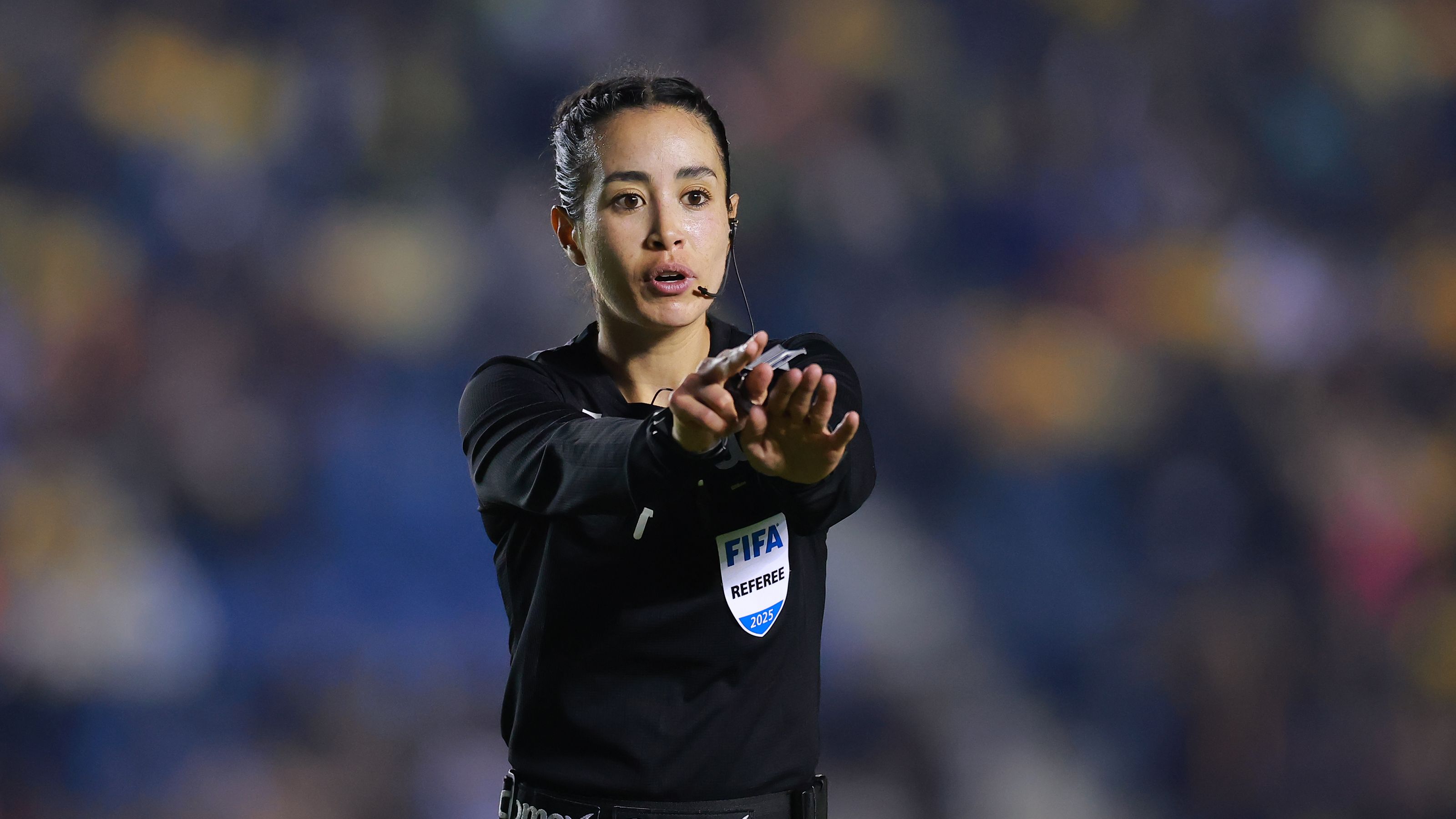 الفيفا واتحاد الكونكاكاف والاتحاد المكسيكي لكرة القدم يدينون التهديدات بالقتل ضد الحكم بعد مباراة في كأس الدوري