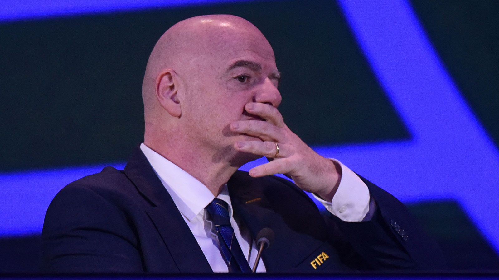 الفيفا واتحاد الكونكاكاف والاتحاد المكسيكي لكرة القدم يدينون التهديدات بالقتل ضد الحكم بعد مباراة في كأس الدوري