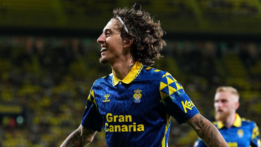 Wolves striker Fabio Silva receives Borussia Dortmund offer as German giants battle Roma for striker's signature