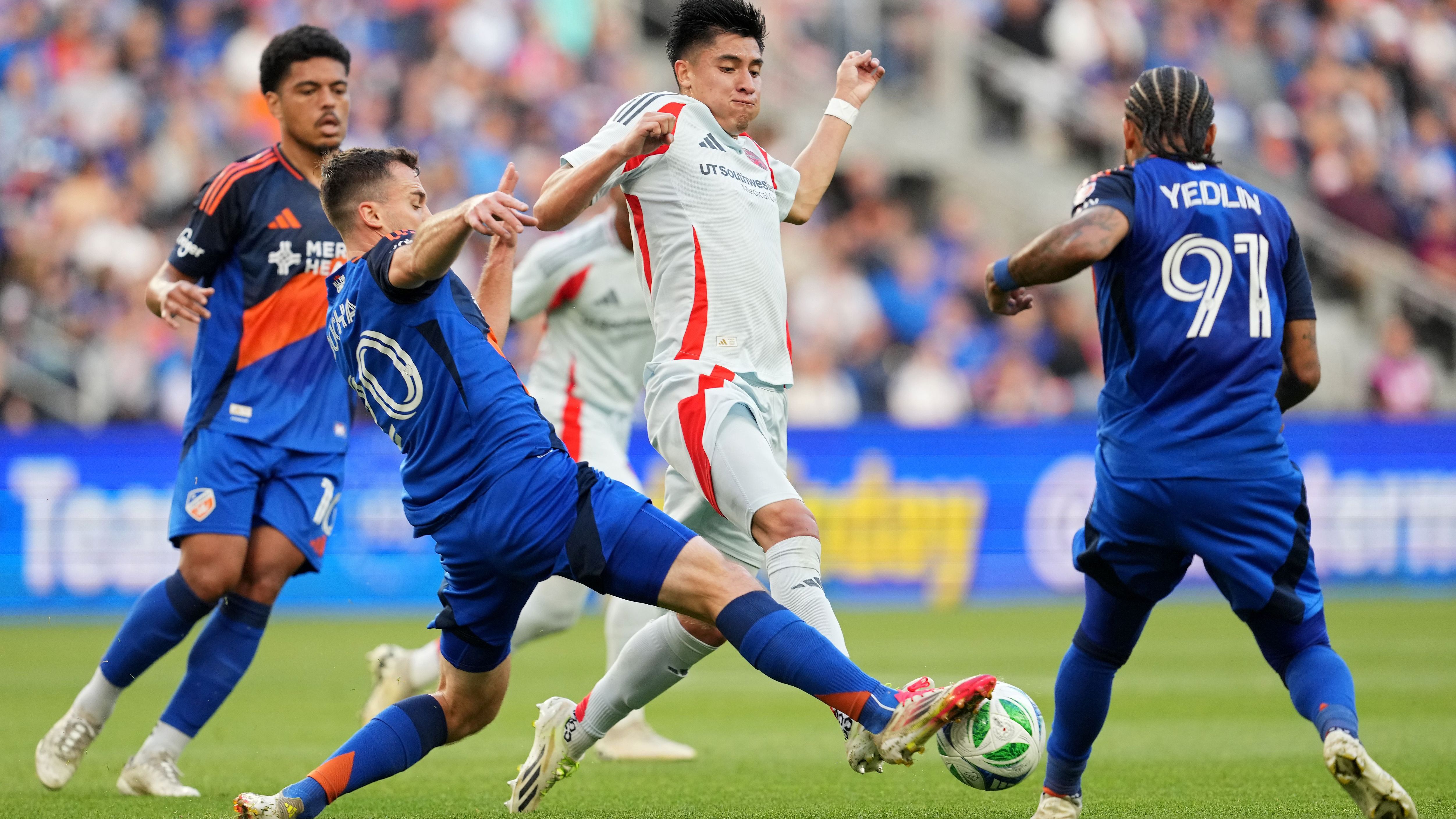 Tigres add former FC Dallas defender Marco Farfán for Apertura 2025, becomes club's fourth signing this window