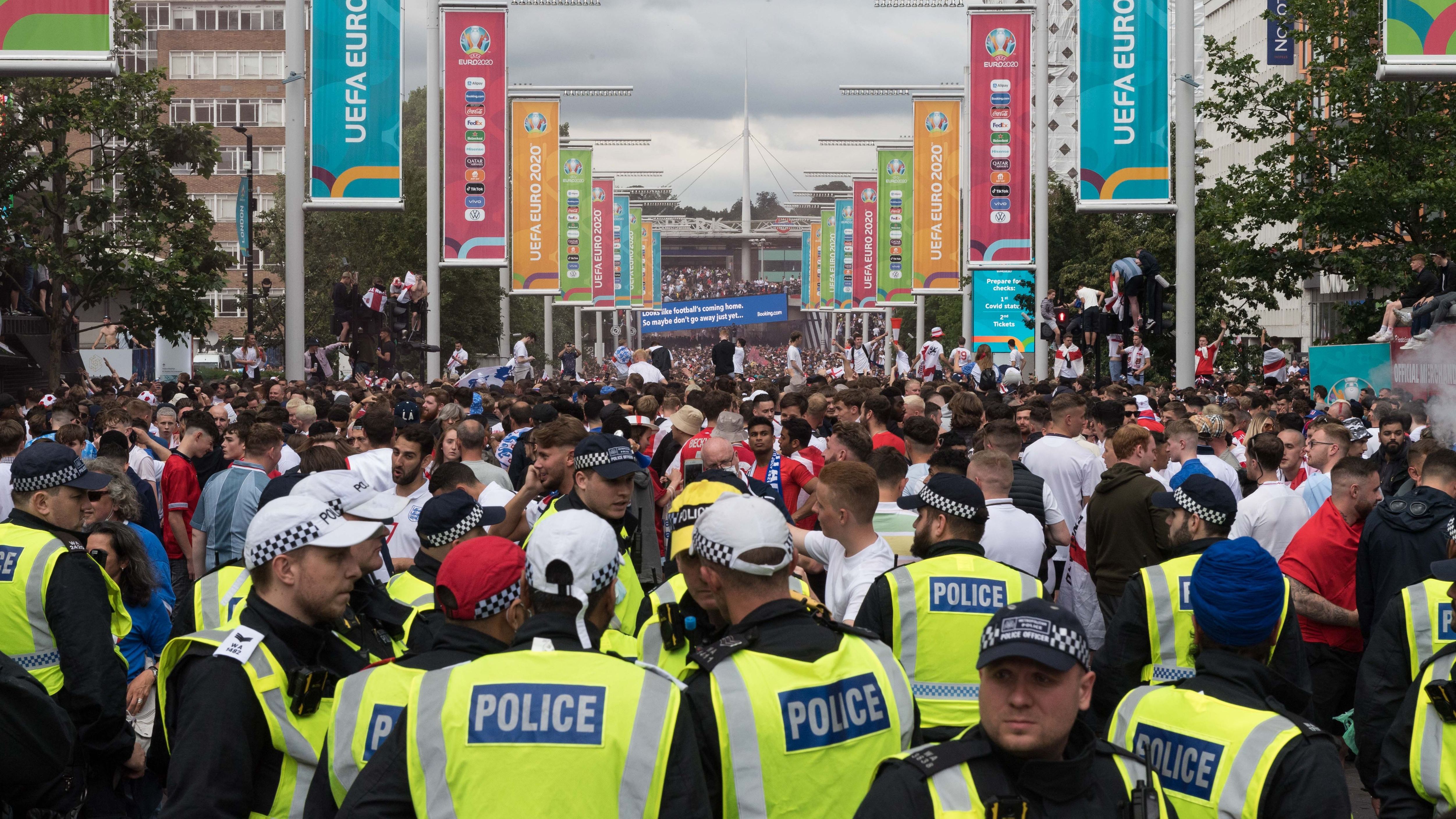Cops to spray football hooligans with invisible mist that marks skin for months