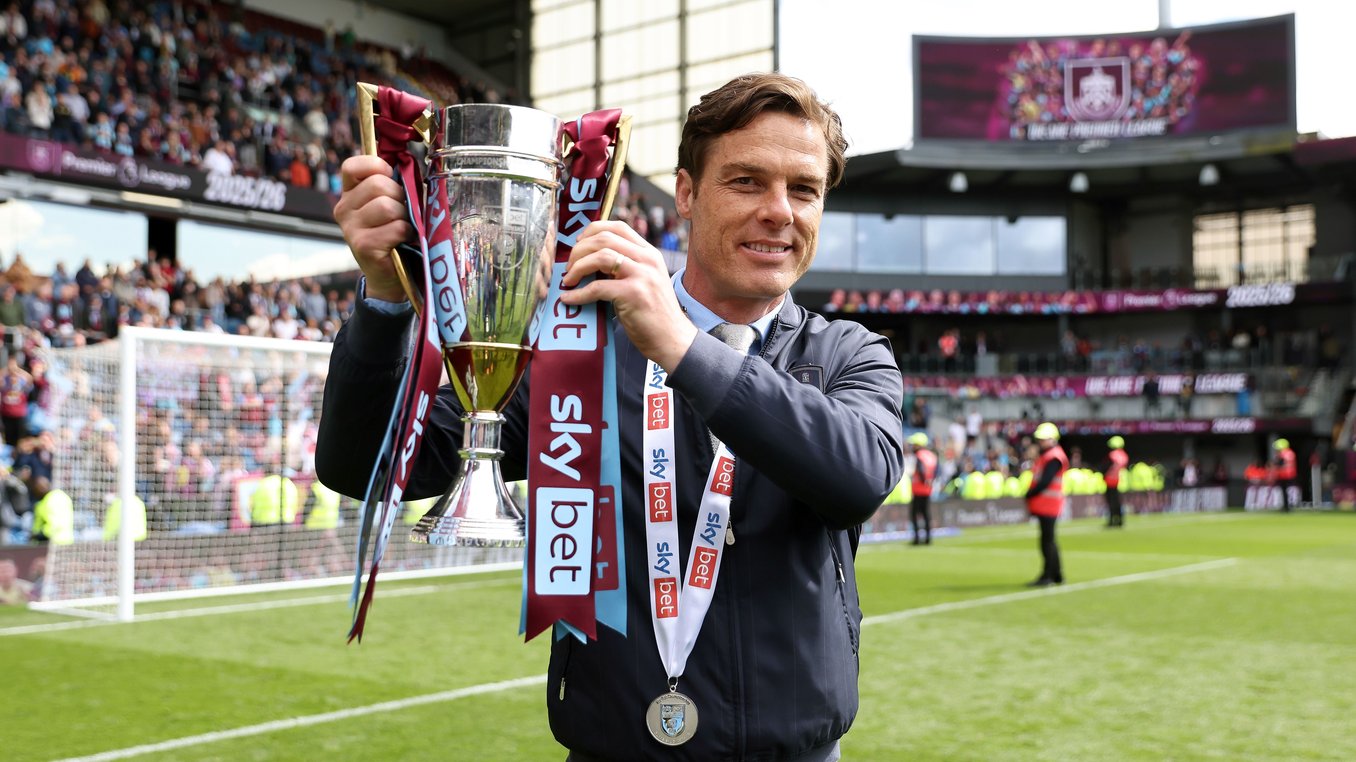 Burnley launch shock move for ex-Man Utd ace