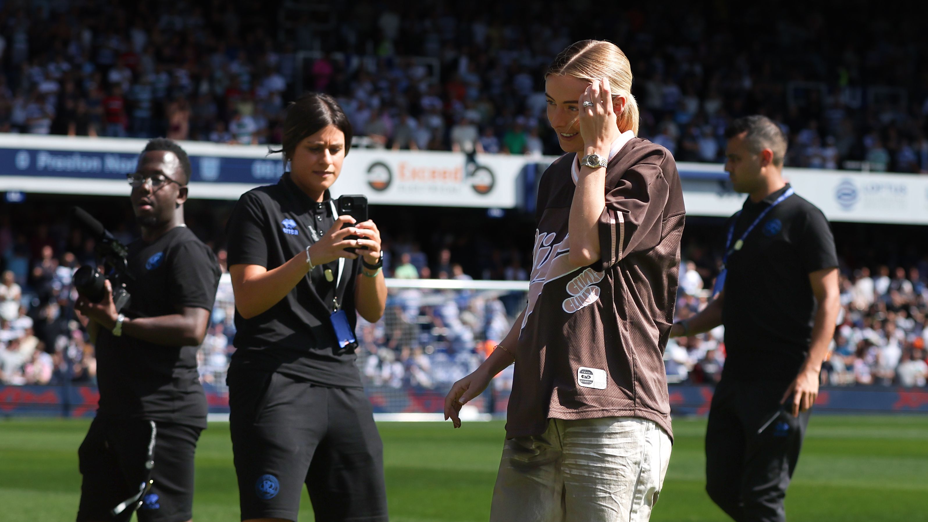 VIDEO: Lionesses honoured at EFL games across the country after Euro 2025 glory with Chloe Kelly & Hannah Hampton among England heroes celebrated