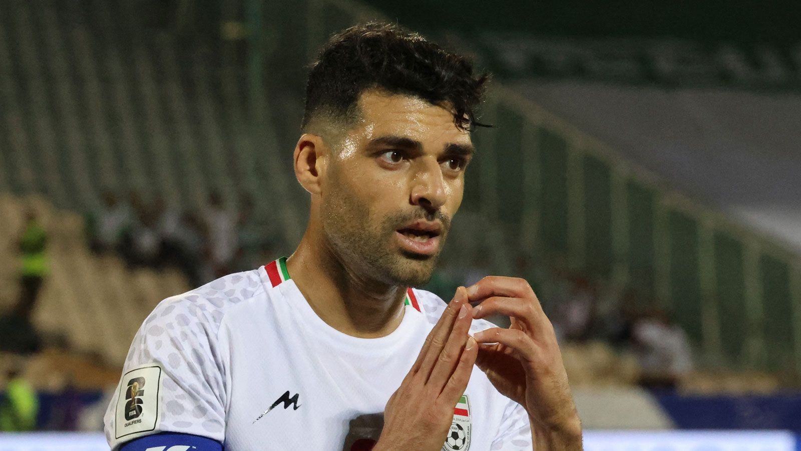 ليدز يواجه "ديربي إنجلترا" ضد منافسه في الدوري الإنجليزي الممتاز في محاولة للتعاقد مع لاعب إنتر ميلان الفاشل