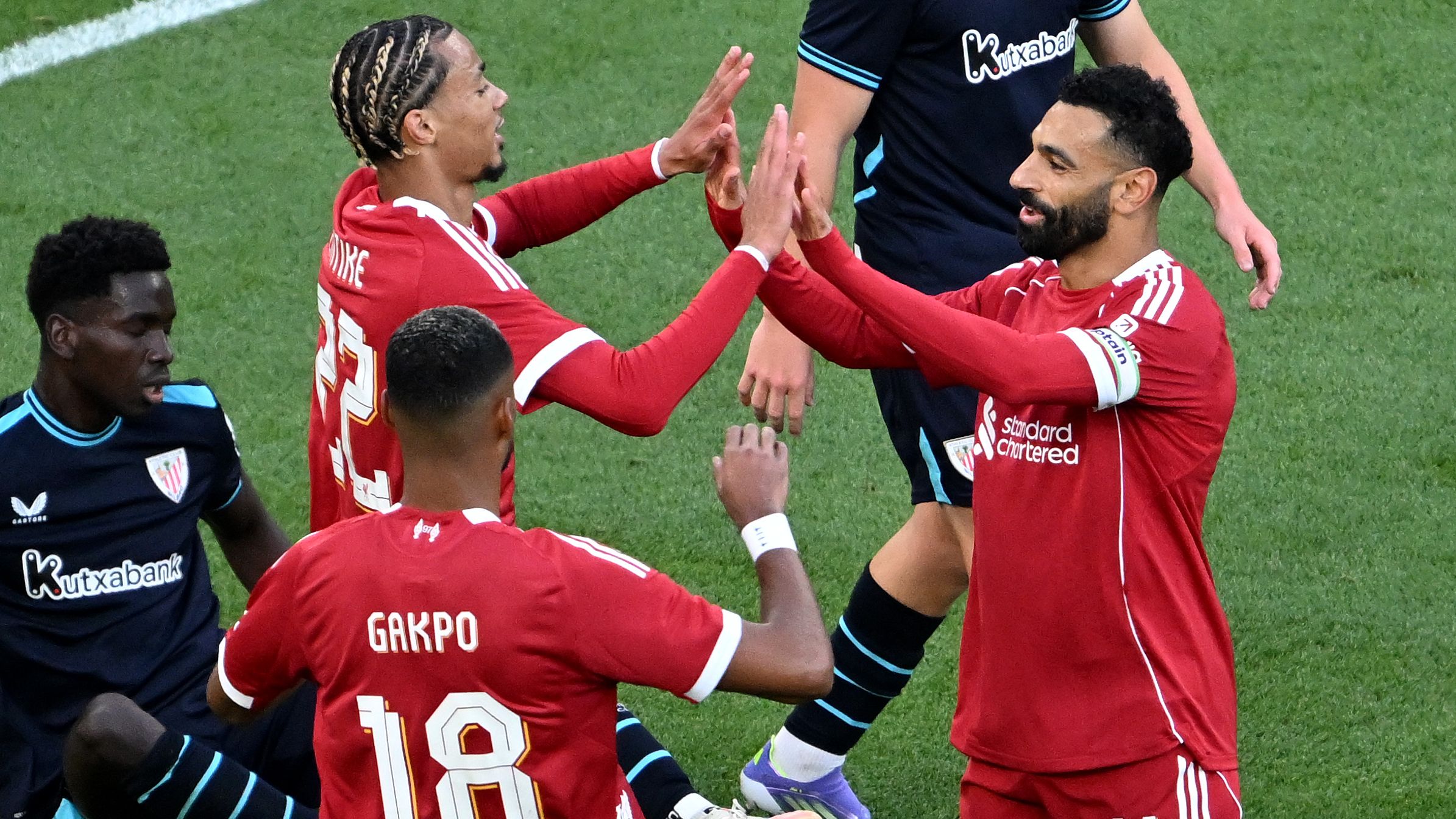 من سيفوز بجائزة الحذاء الذهبي للدوري الإنجليزي الممتاز لموسم 2025-2026؟ كتّاب BALLGM يُدلون بتوقعاتهم