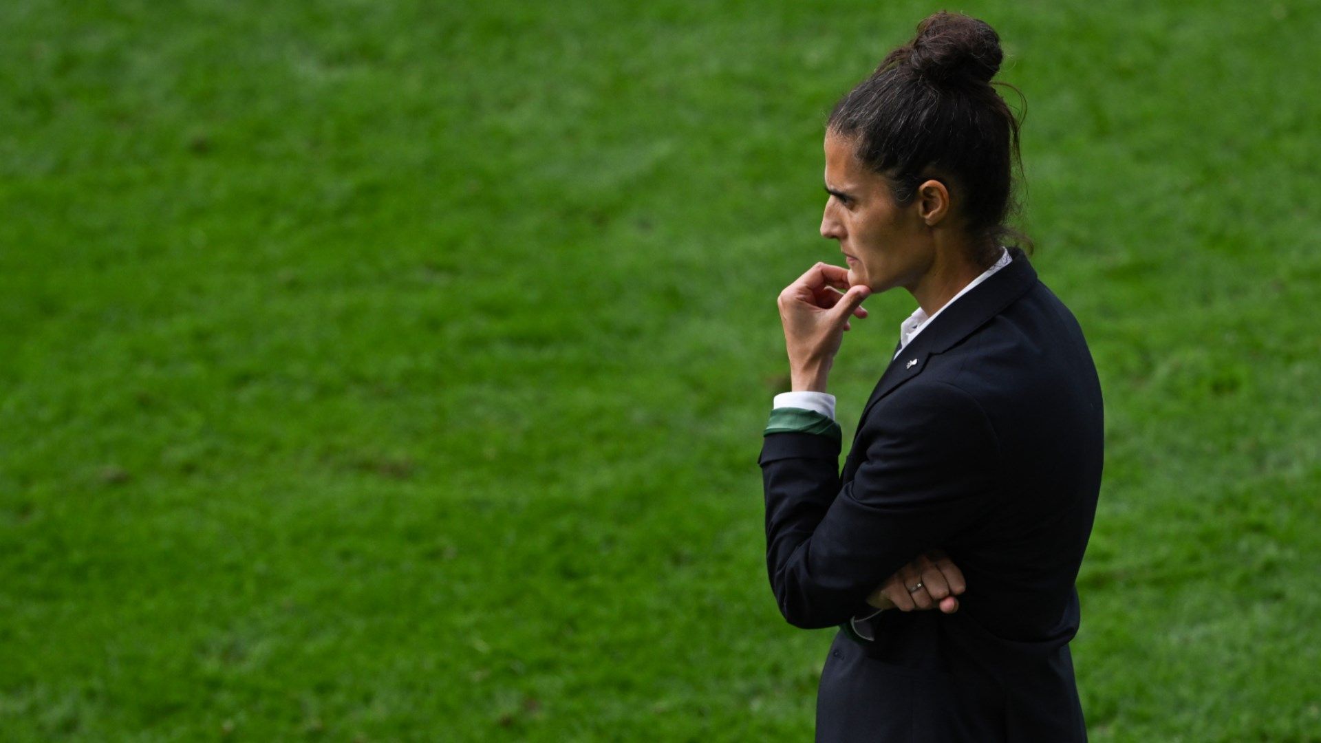 تم استبدال مونتسي تومي كرئيسة لمنتخب إسبانيا للسيدات بعد الهزيمة في نهائي يورو 2025 أمام منتخب الأسود حيث قرر الاتحاد عدم تجديد العقد
