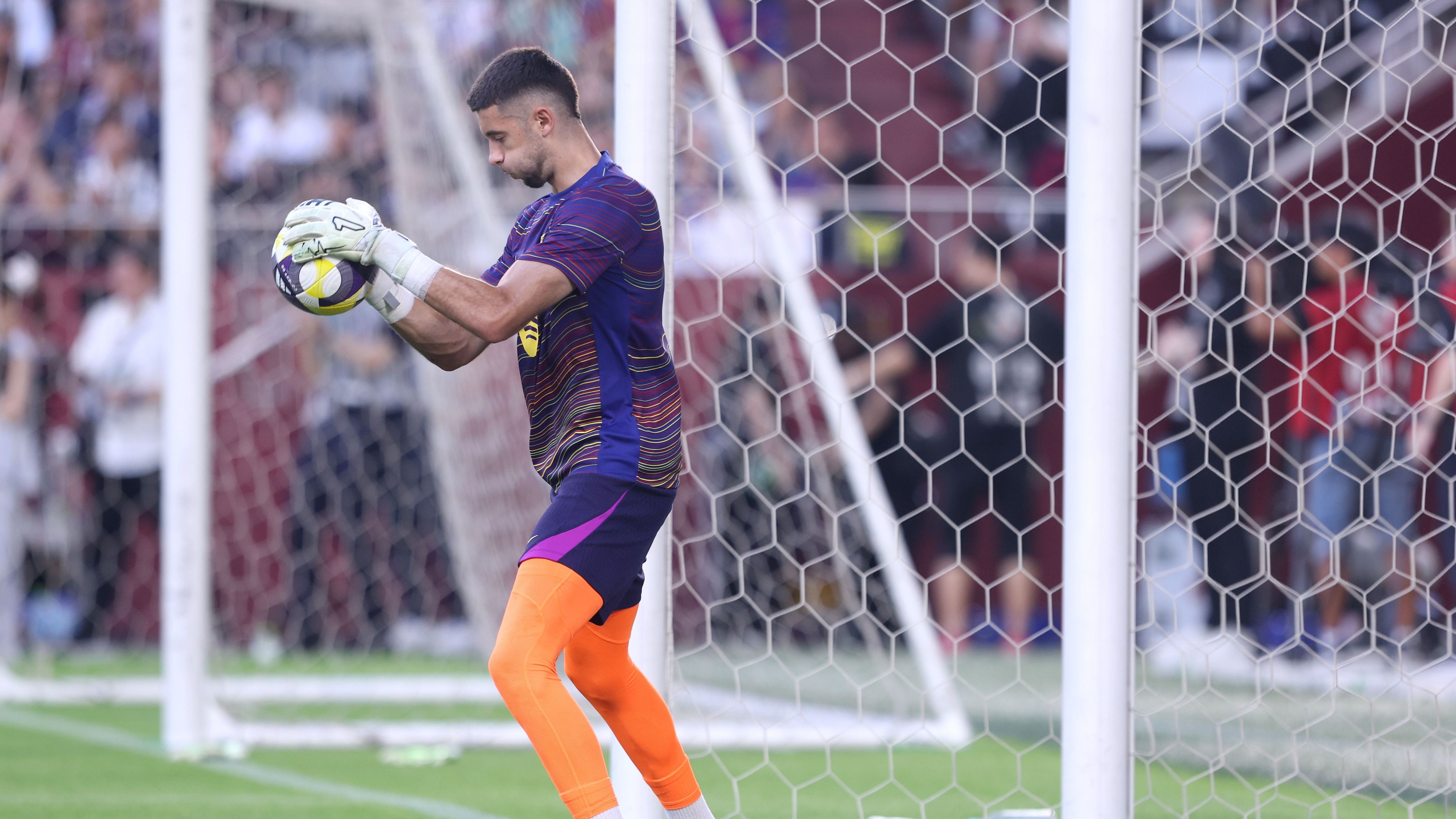 كشف: برشلونة لديه خطة بديلة لتسجيل خوان جارسيا في حال رفض رابطة الدوري الإسباني الاعتراف بتقرير إصابة مارك أندريه تير شتيجن