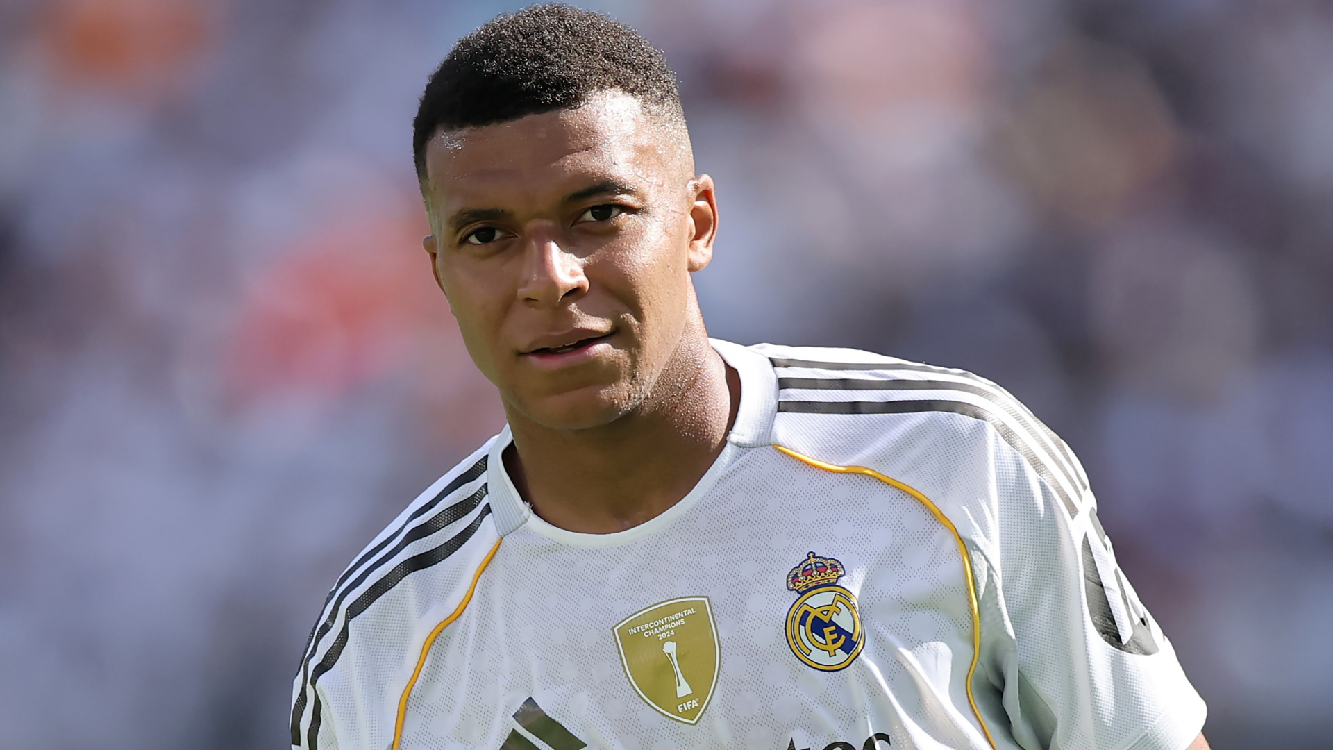 الدوري السعودي للمحترفين مستعد لدفع مبلغ قياسي قدره 350 مليون يورو لضم كيليان مبابي ومنحه عقدًا مشابهًا لكريستيانو رونالدو، لكن انتقاله إلى ريال مدريد لن يحدث.