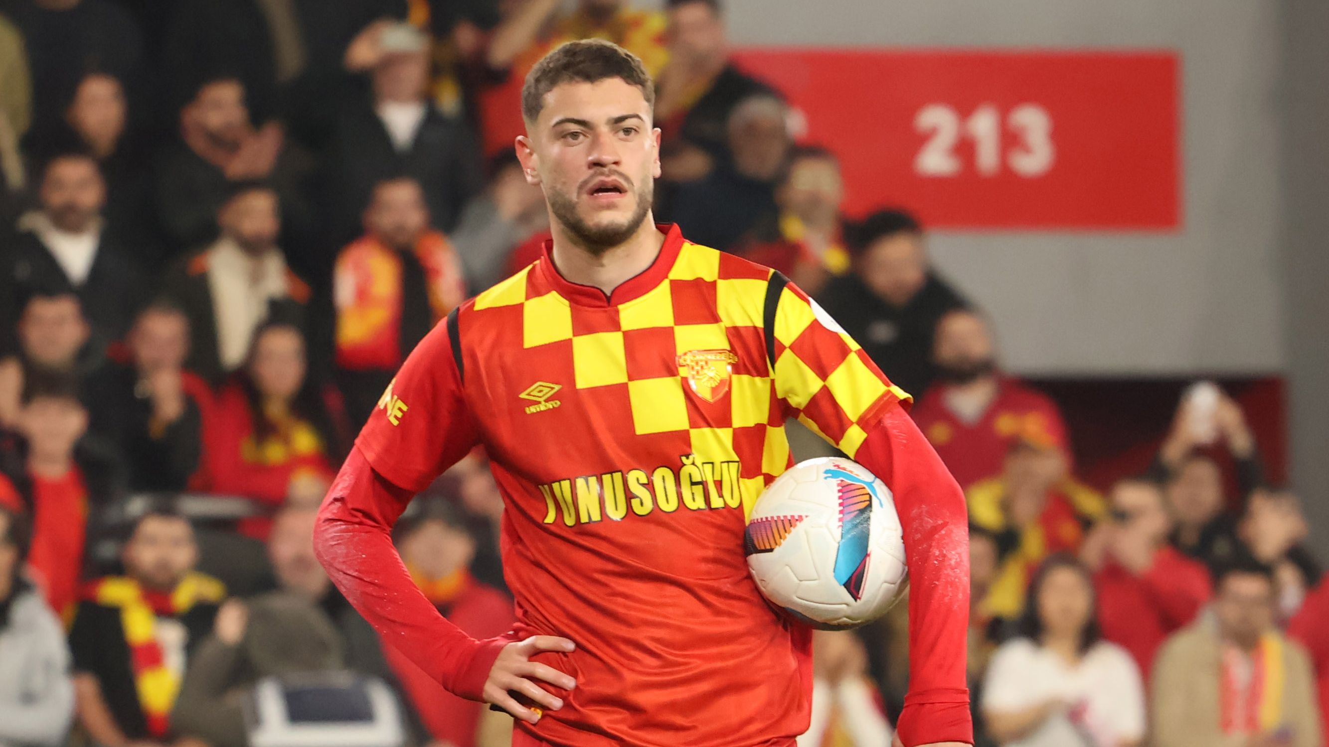 لايبزيج يتعاقد مع بديل بنيامين سيسكو مقابل 25 مليون يورو لمهاجم جوزتيبي