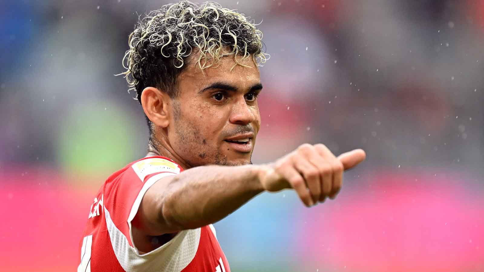 ليفربول يسخر من بايرن ميونيخ بسبب صفقة انتقال لويس دياز مقابل 75 مليون يورو، بينما انتقد ديدي هامان فينسنت كومباني بسبب اختياراته للفريق.