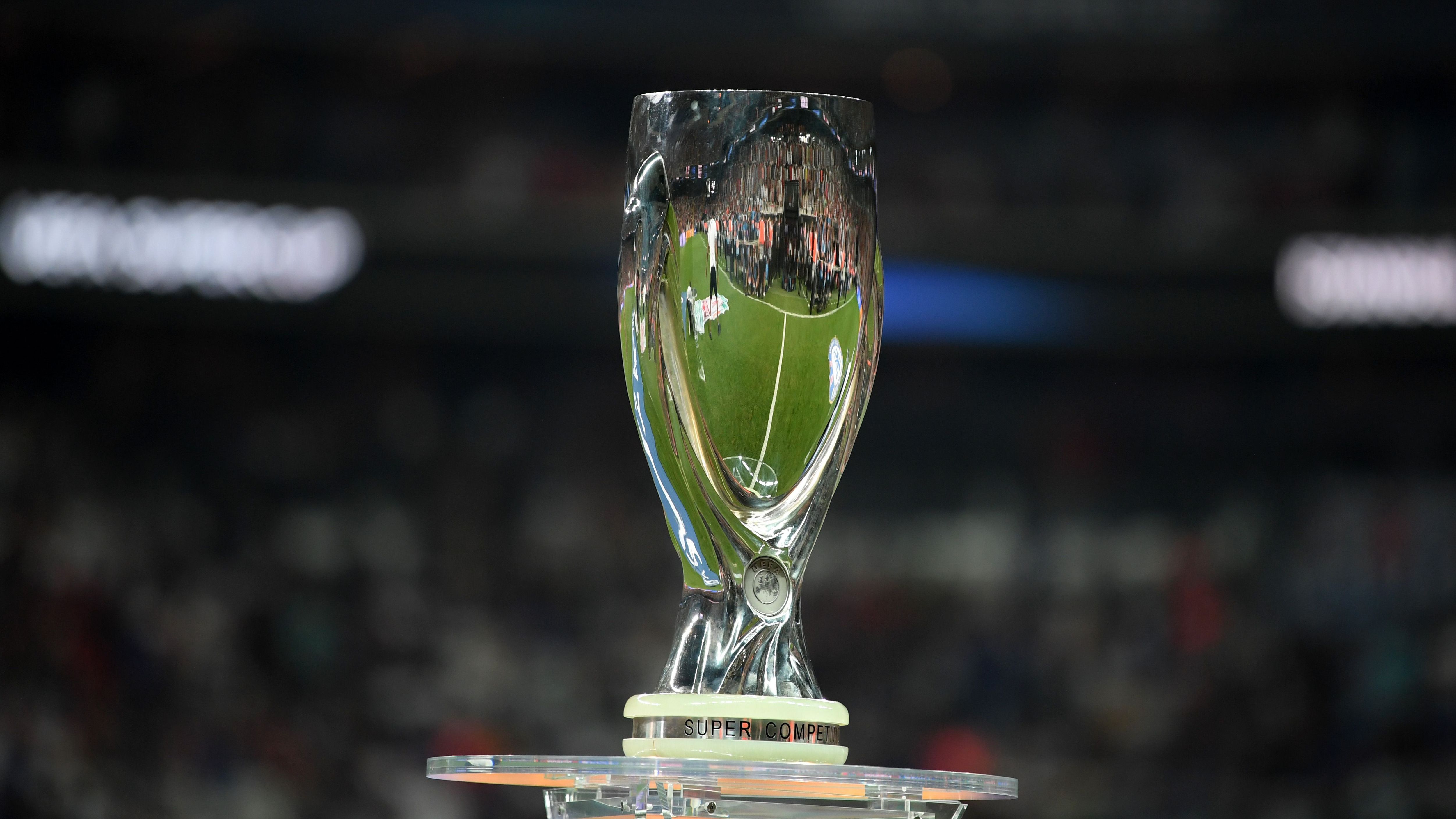 هل تتحول كأس السوبر إلى بطولة تضم أربعة فرق؟ كشف النقاب عن خطط الاتحاد الأوروبي لكرة القدم (يويفا) غير التقليدية لتوسيع البطولة الأوروبية الافتتاحية.