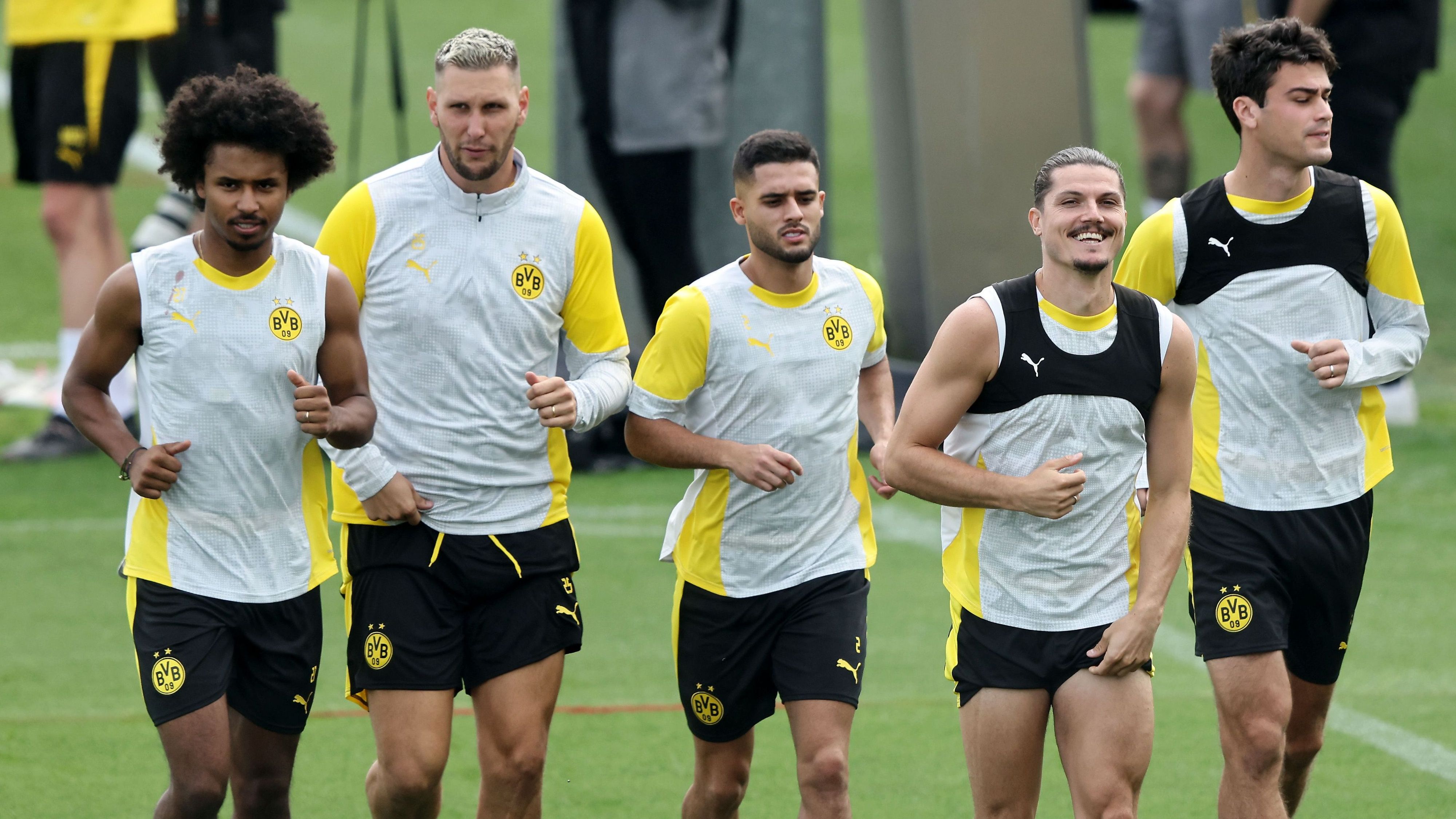 Hurry up and wait: What's delaying USMNT midfielder Gio Reyna's much-discussed, much-needed transfer from Dortmund?
