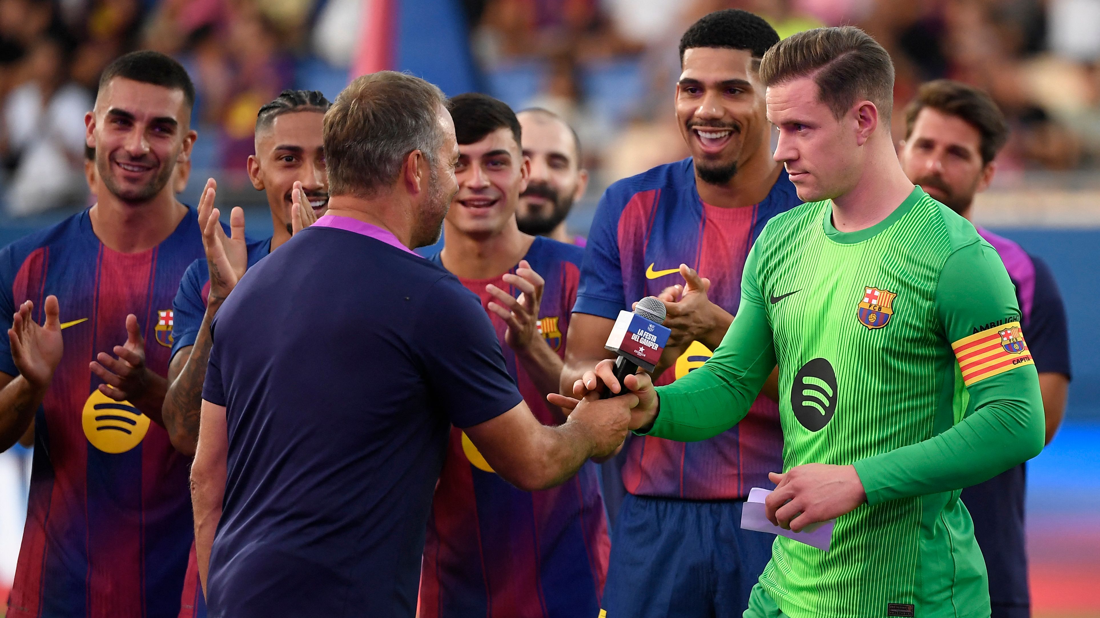 هانسي فليك يتحدث عن خلاف مارك أندريه تير شتيجن مع برشلونة ويؤكد دوره في التعاقد مع "حارس المرمى العظيم" جوان جارسيا