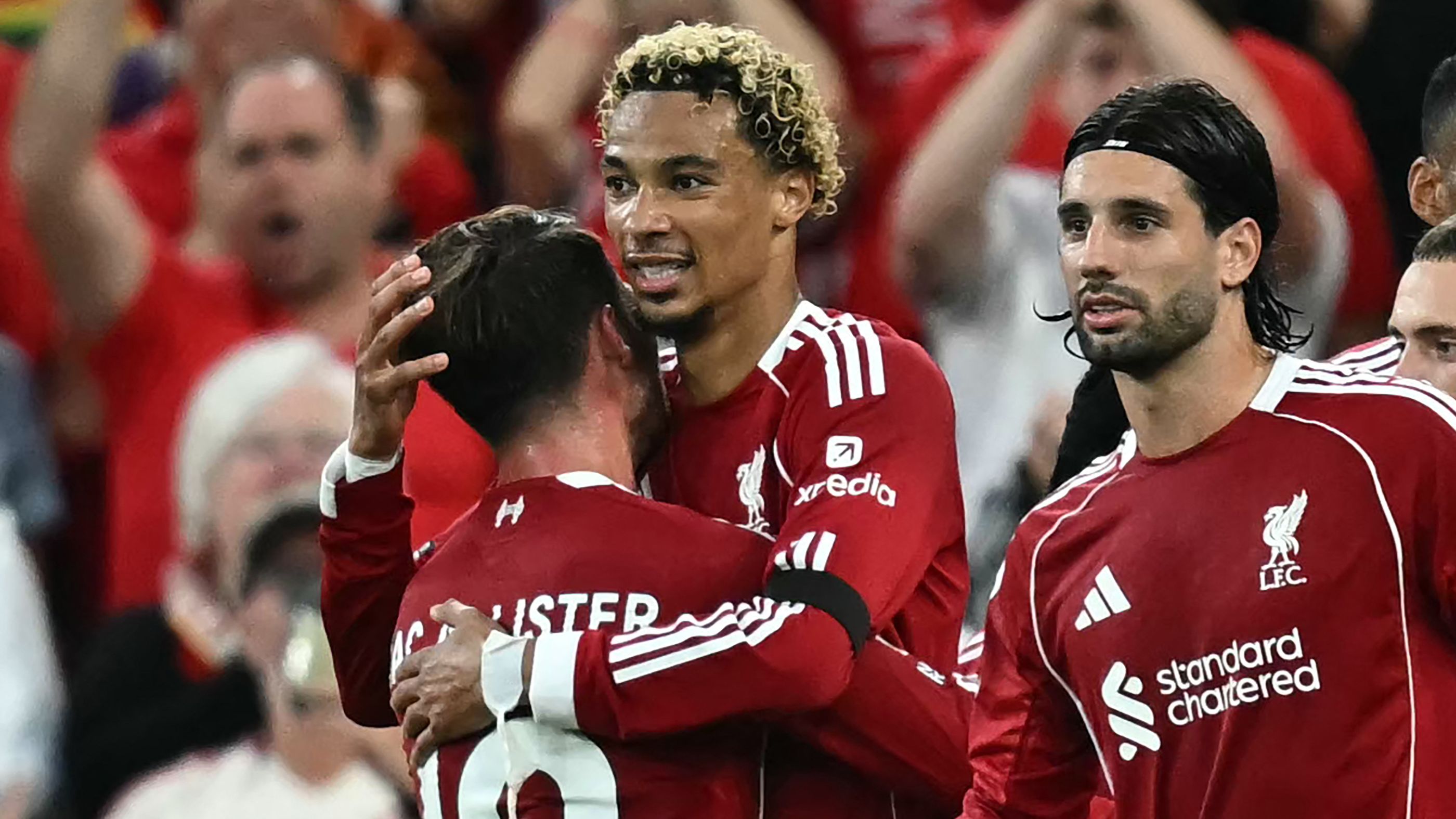 هل يحتاج ليفربول فعلاً إلى ألكسندر إيزاك؟ بداية هوغو إيكيتيكي القوية وضعف مركز قلب دفاع الريدز يُشيران إلى أن أولويات الانتقالات يجب أن تكون في مكان آخر.