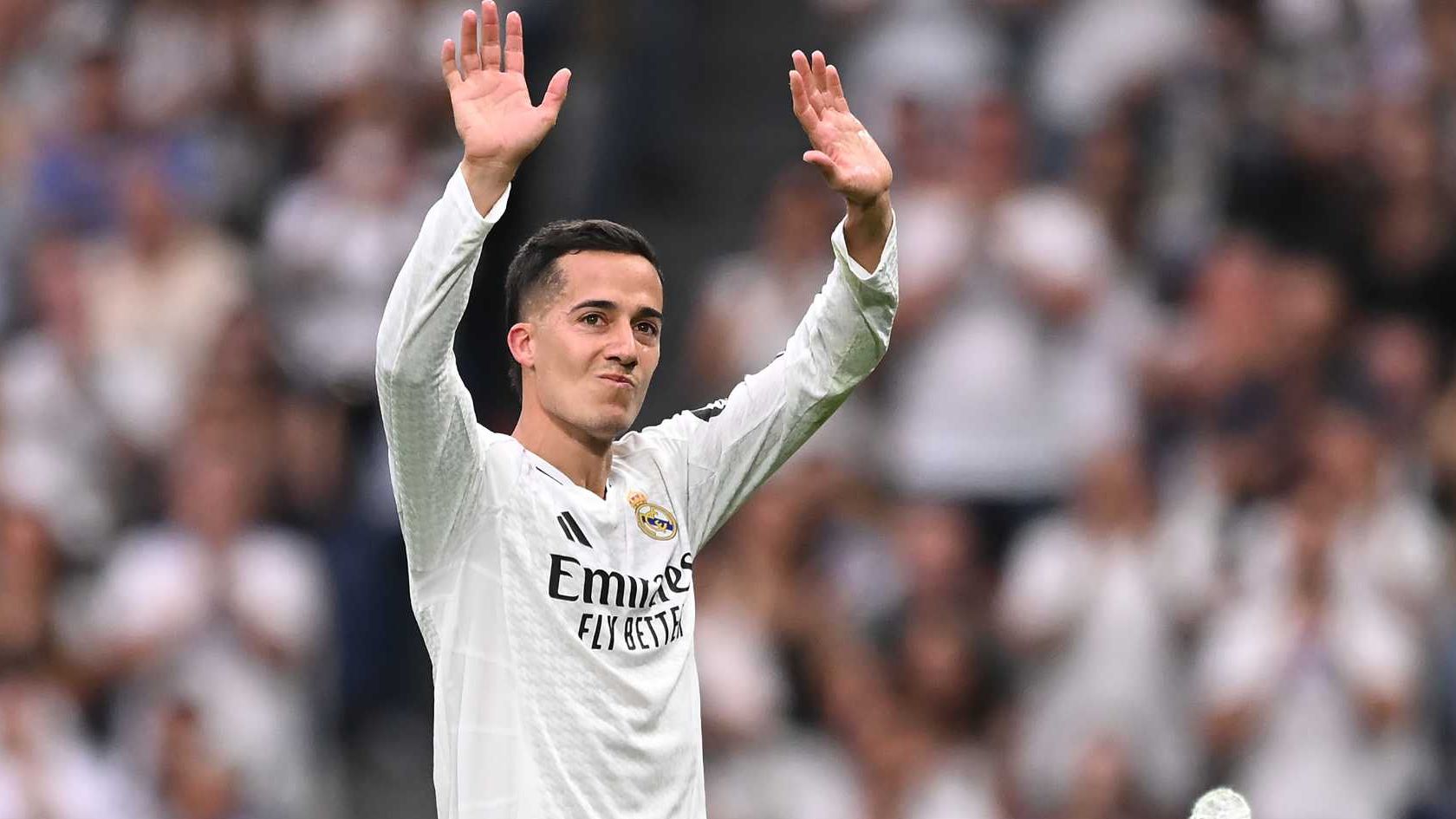 هل يعود كريستيانو رونالدو إلى ريال مدريد؟ أسطورة ريال مدريد يترك الباب مفتوحًا للانتقال إلى الدوري السعودي للمحترفين، بينما يدرس عروض تجديد عقده.