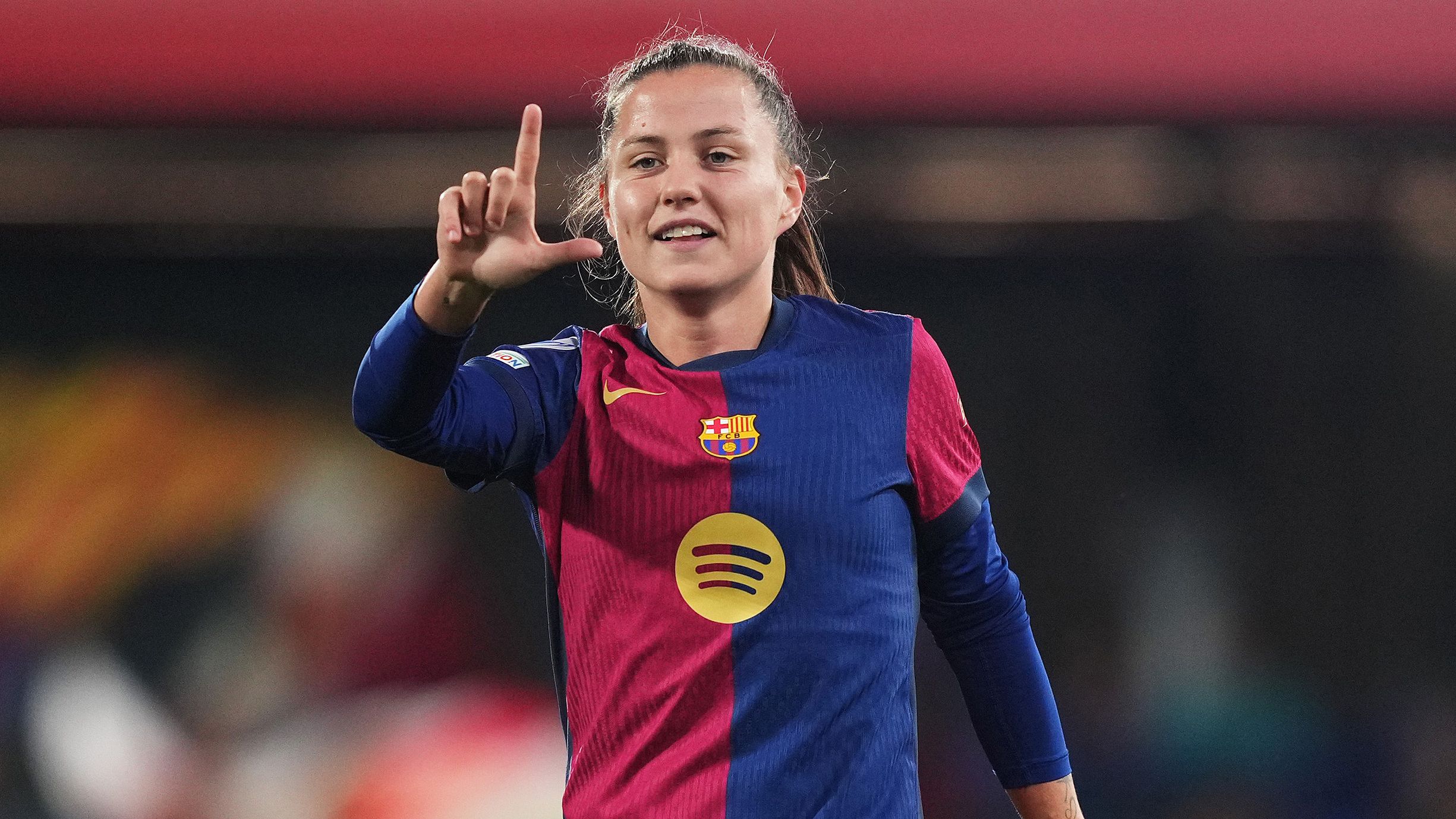 هل يستطيع نادي برشلونة المنتصر أن يواصل ازدهاره في الوقت الذي تجبر فيه المشاكل المالية التي يعاني منها النادي فريق السيدات على اتخاذ قرارات صعبة؟