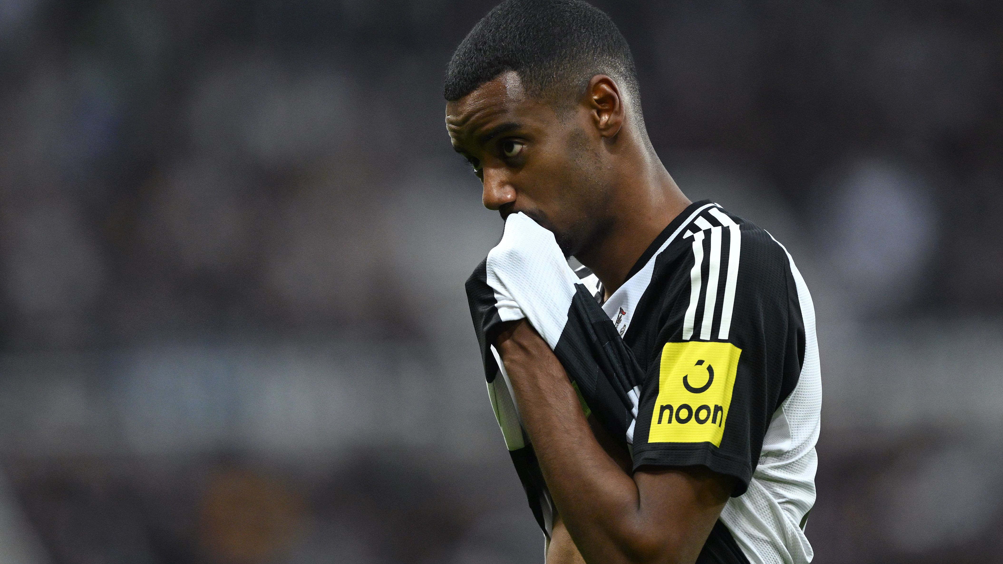 'I'm not going to sit here and criticise Alexander Isak' - Michael Owen DEFENDS wantaway Newcastle striker despite Sweden international's public jab at Magpies amid £150m Liverpool saga