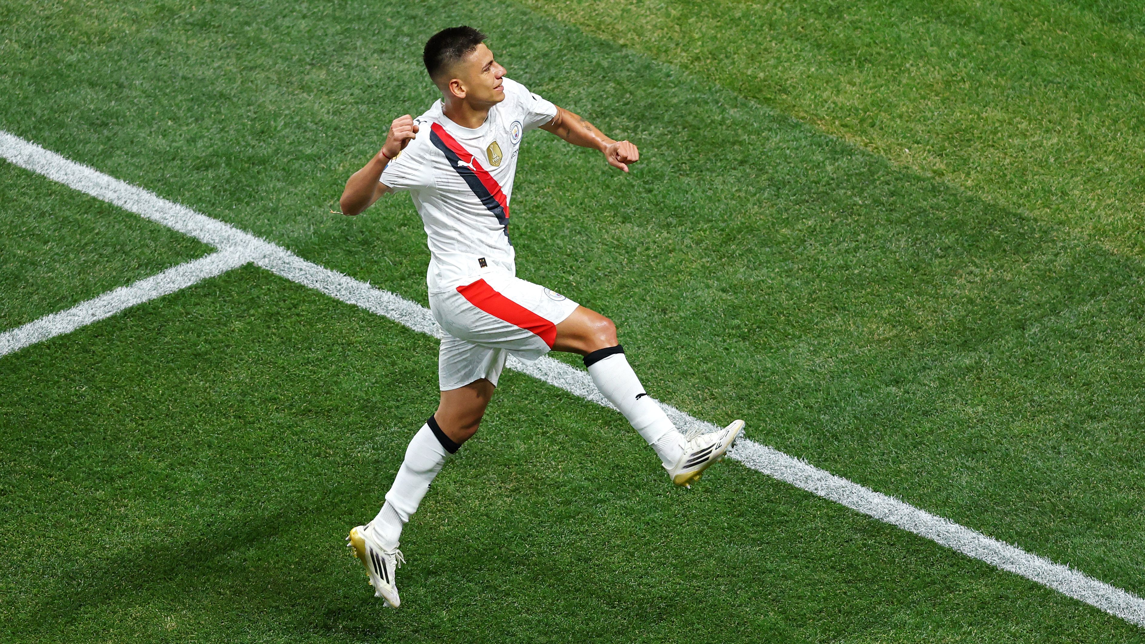 كلاوديو إيشيفيري يكمل انتقاله لباير ليفركوزن! Wonderkid يغادر مانشستر سيتي على سبيل الإعارة من الدوري الألماني