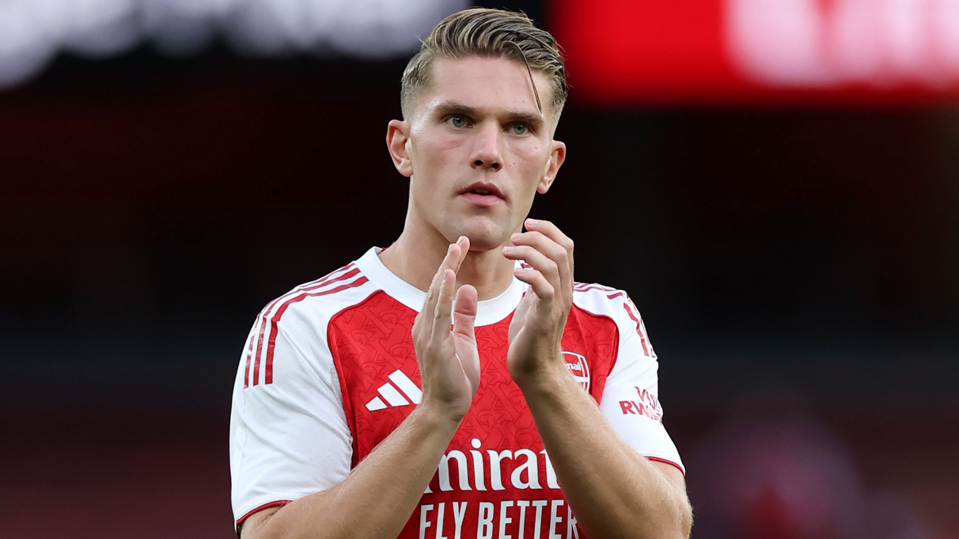 Viktor Gyokeres defended by Arsenal legend after being left 'alone' by unsupportive team-mates on Gunners debut