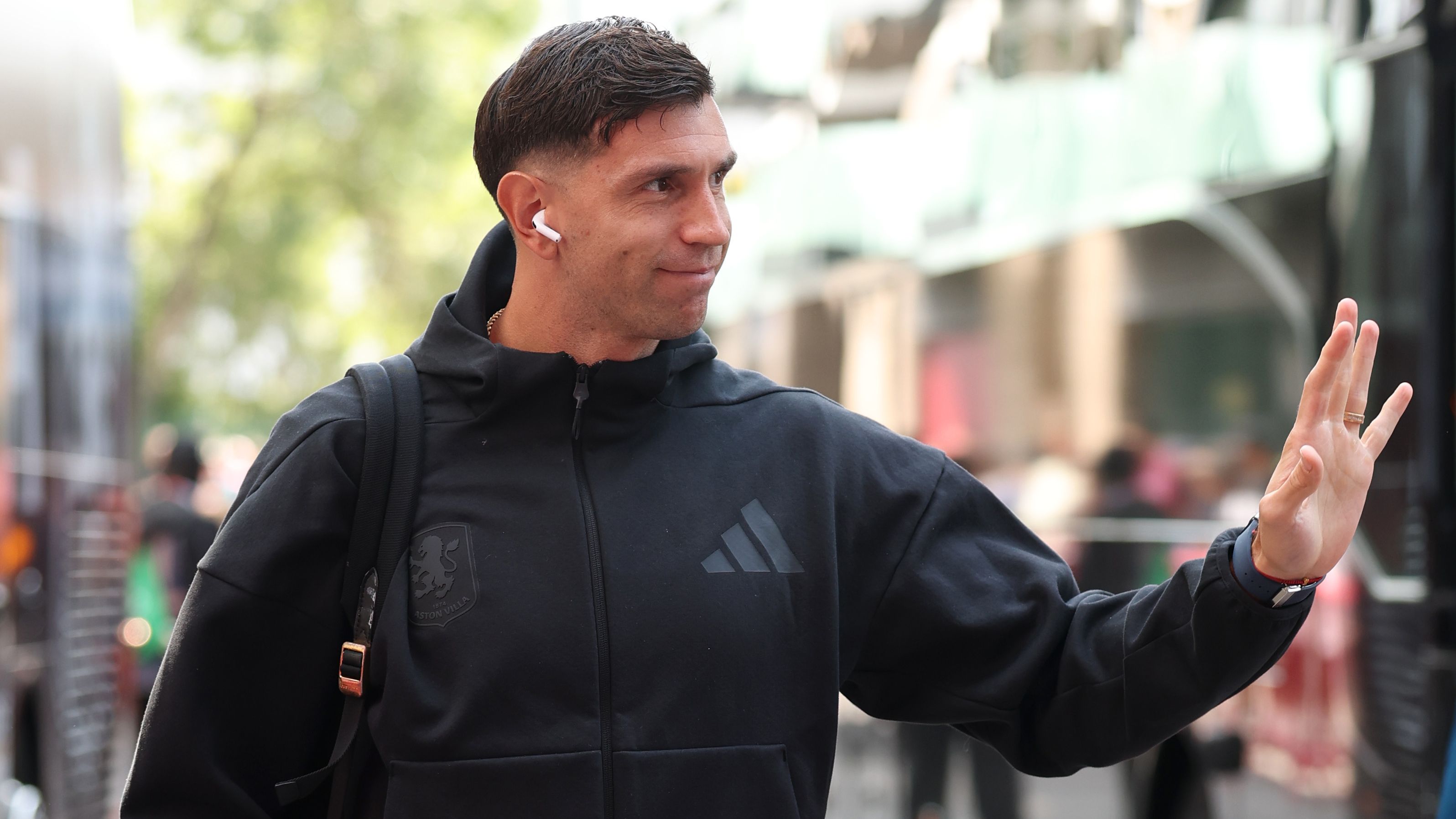 Emi Martinez transfer hint? Unai Emery makes big Aston Villa selection call amid ongoing uncertainty after Man Utd links