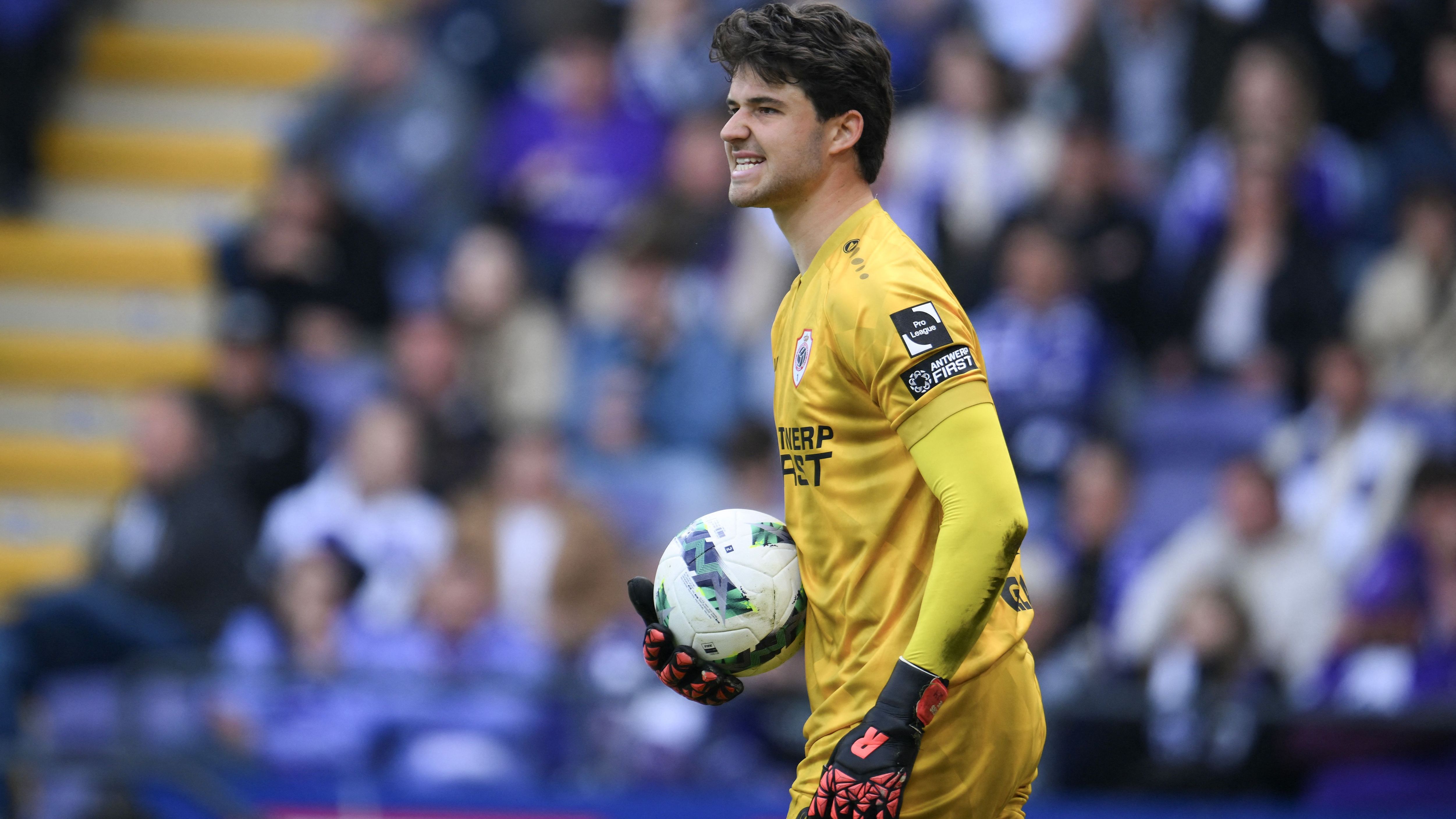 Man Utd continue Senne Lammens talks with Antwerp keen not to jeopardise transfer