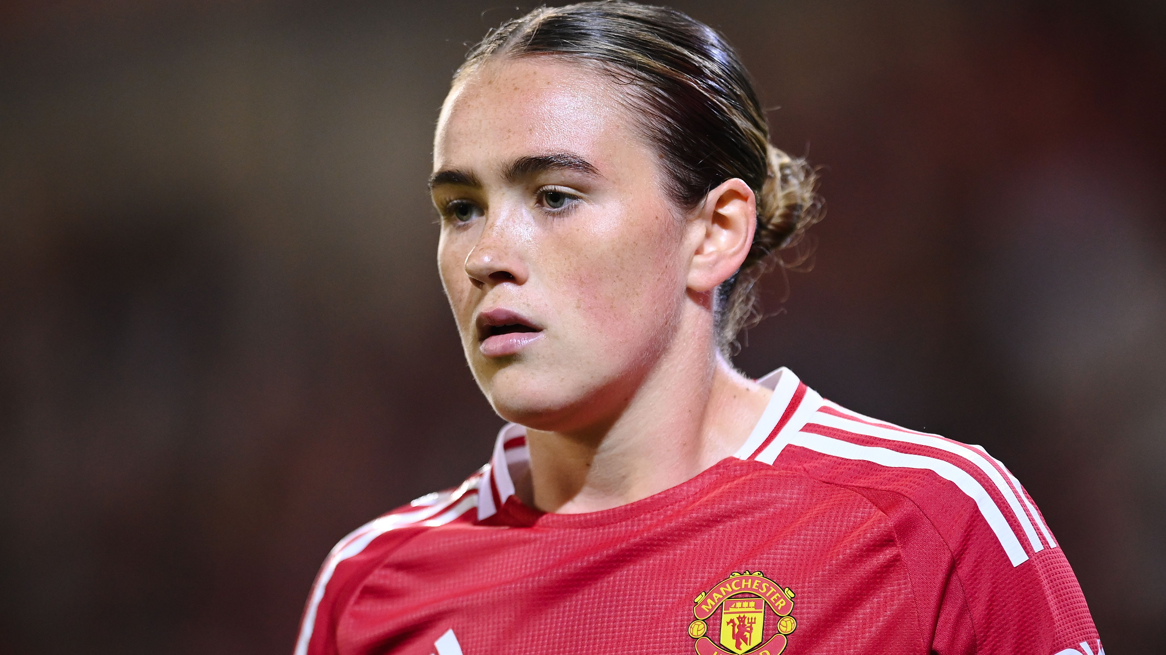 Manchester City line up transfer for Lionesses star Grace Clinton with midfielder yet to sign contract extension with Manchester United