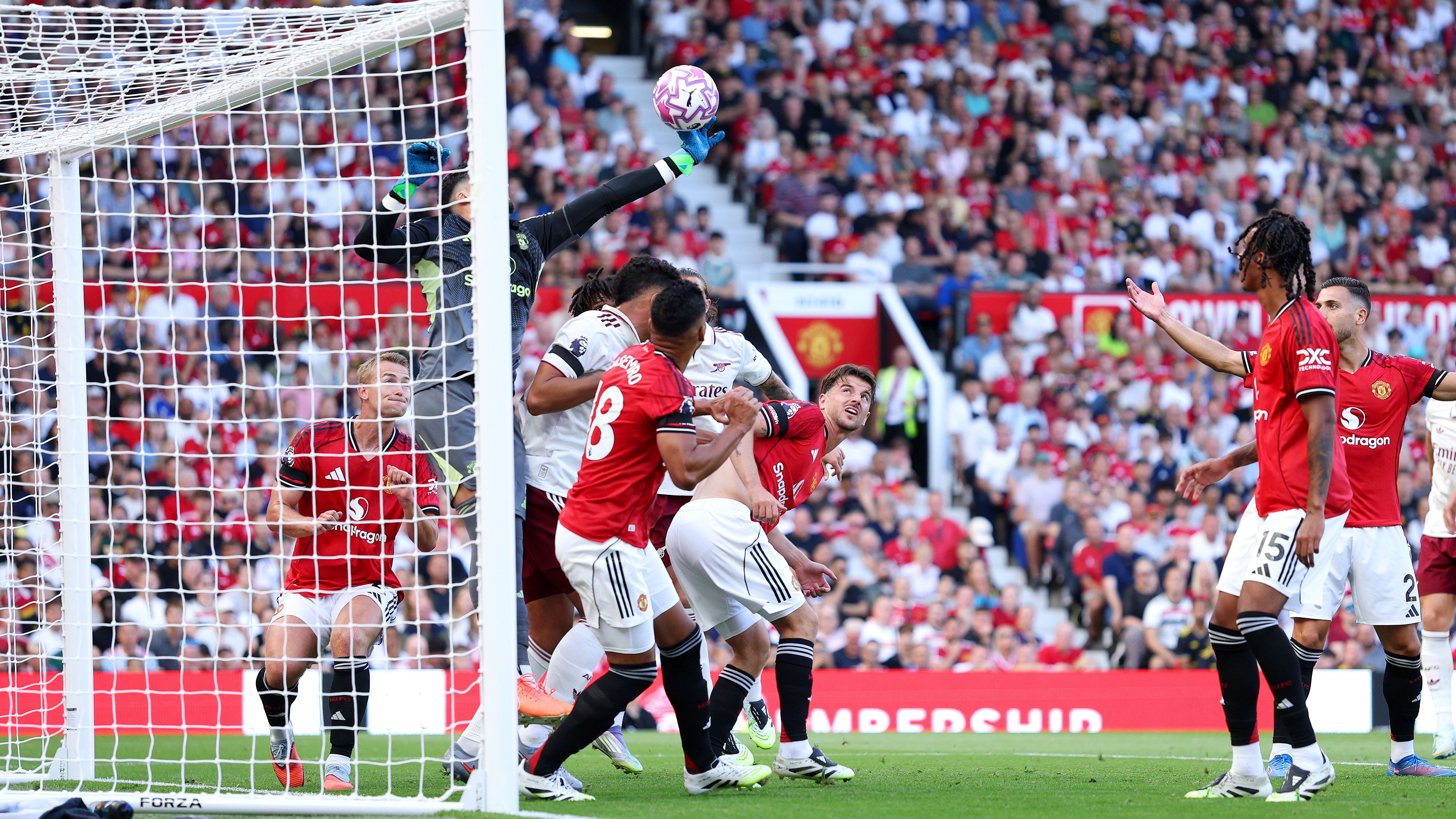 Galatasaray enter race for Manchester United goalkeeper target Senne Lammens