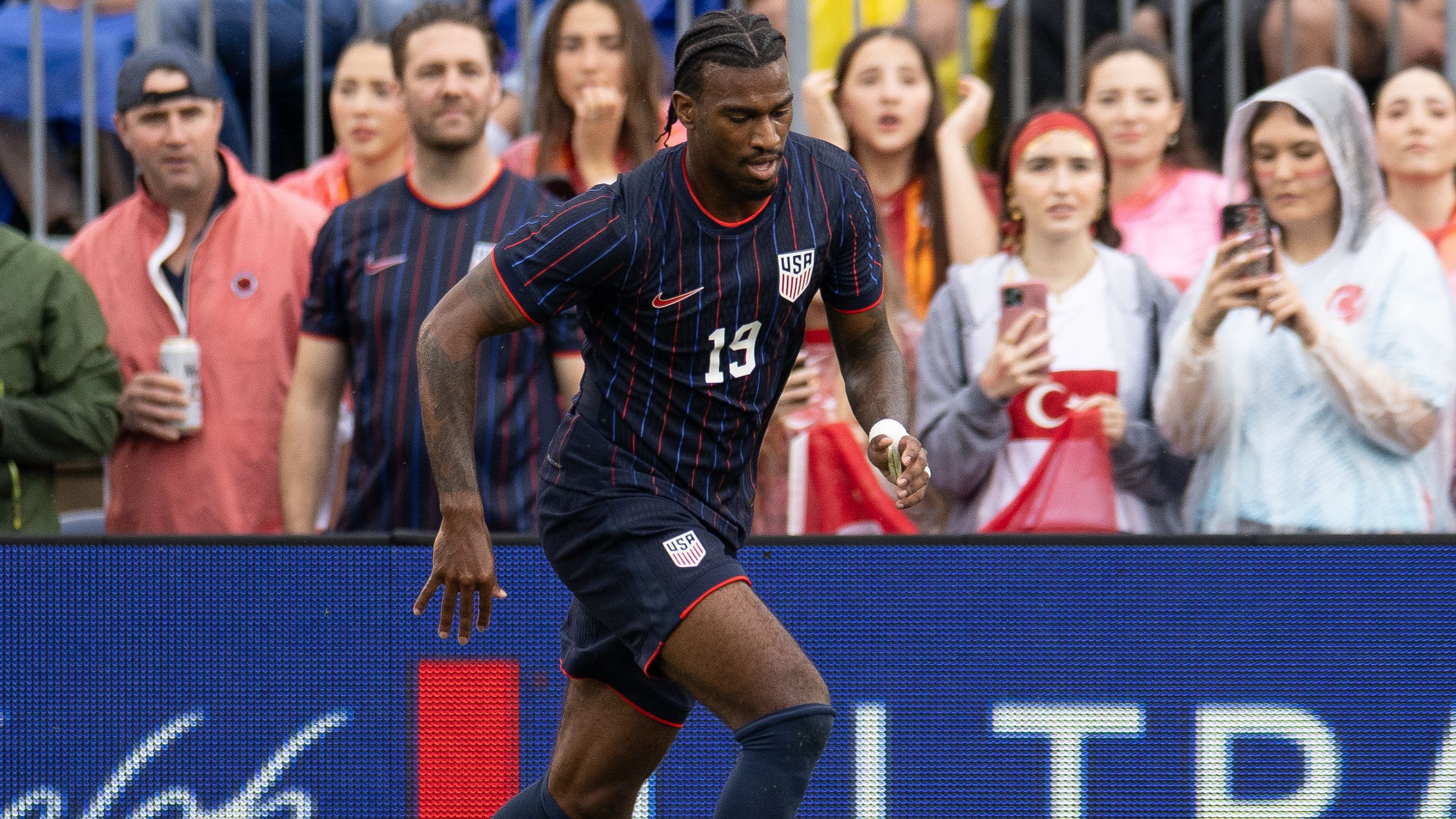 WATCH: USMNT striker Haji Wright bags fifth goal of the season to for Coventry against Oxford