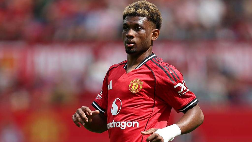 Ruben Amorim blasted for playing 'genius' Amad Diallo out of position with Man Utd players 'screaming' for system change