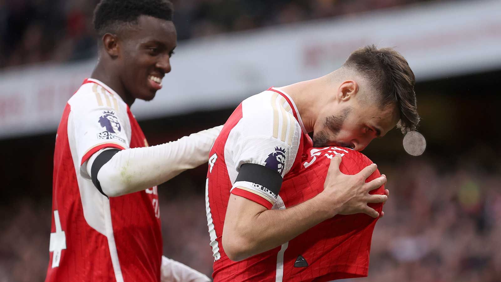 Arsenal duo in for shock Bundesliga transfers as Hamburg wrap up permanent move alongside €20m loan deal