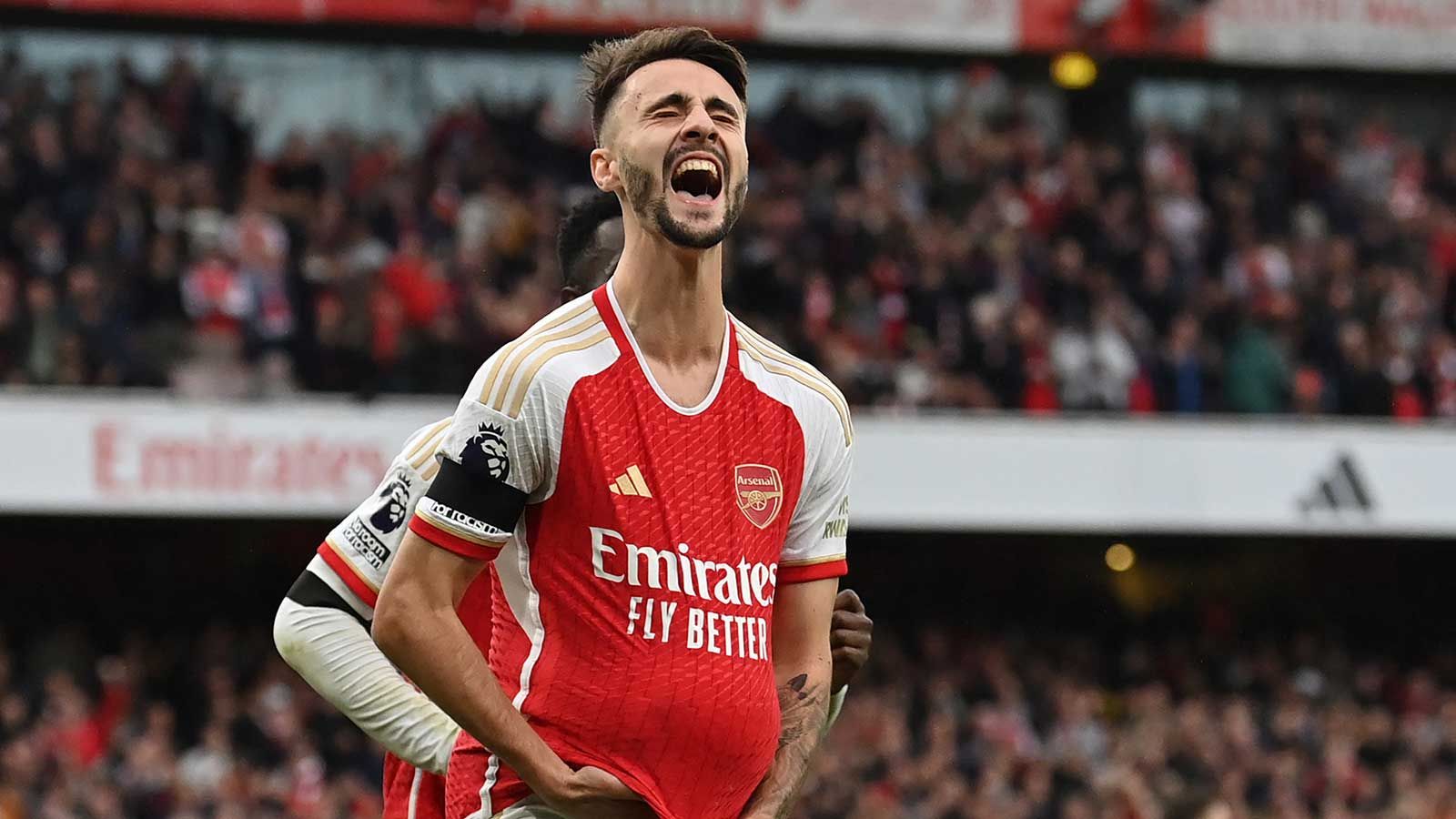 Arsenal duo in for shock Bundesliga transfers as Hamburg wrap up permanent move alongside €20m loan deal