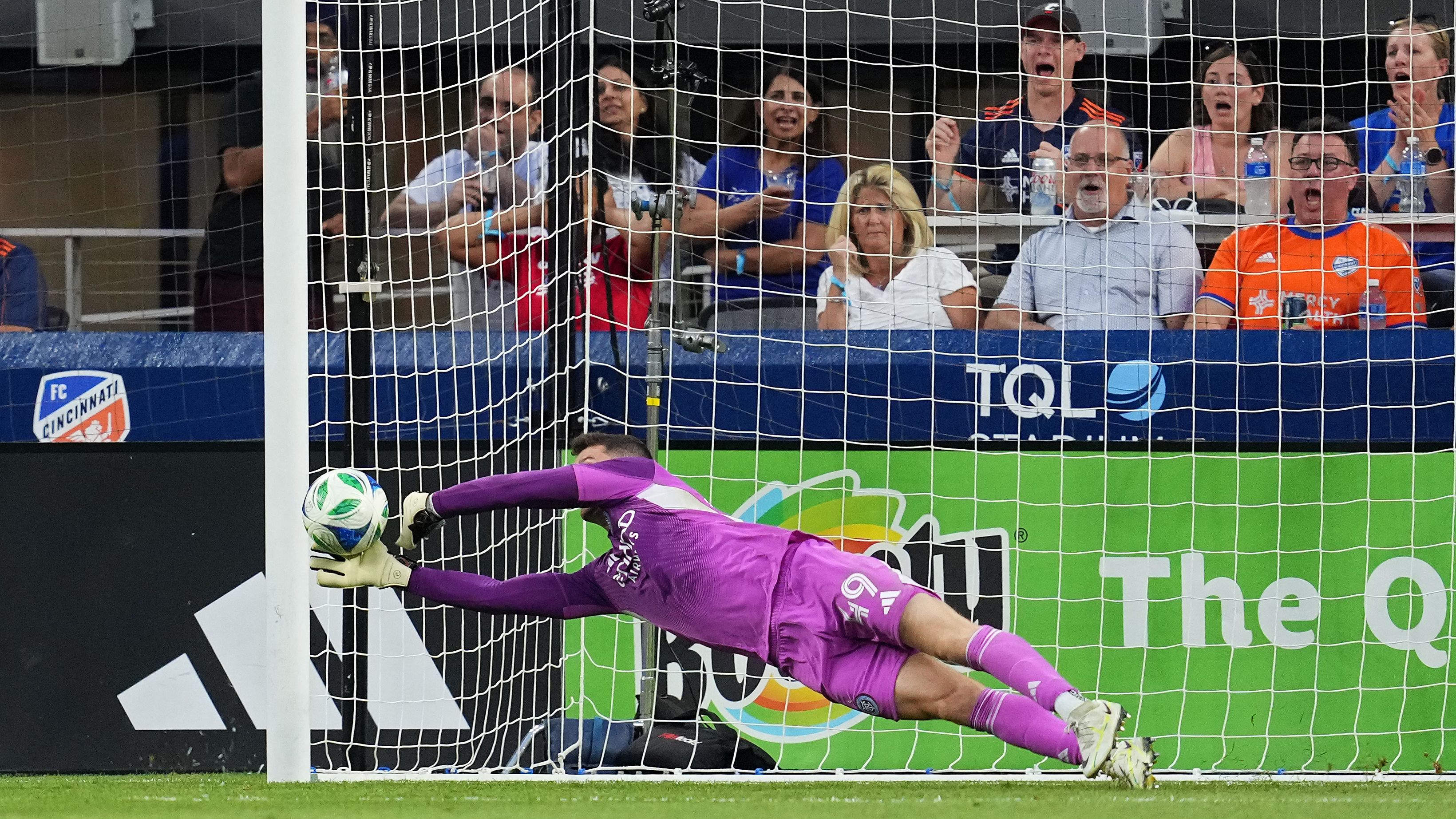 'The method to the madness' - Tim Howard says he respects Mauricio Pochettino's pedigree, but points to USMNT's unsettled goalkeeper situation as area requiring clarity