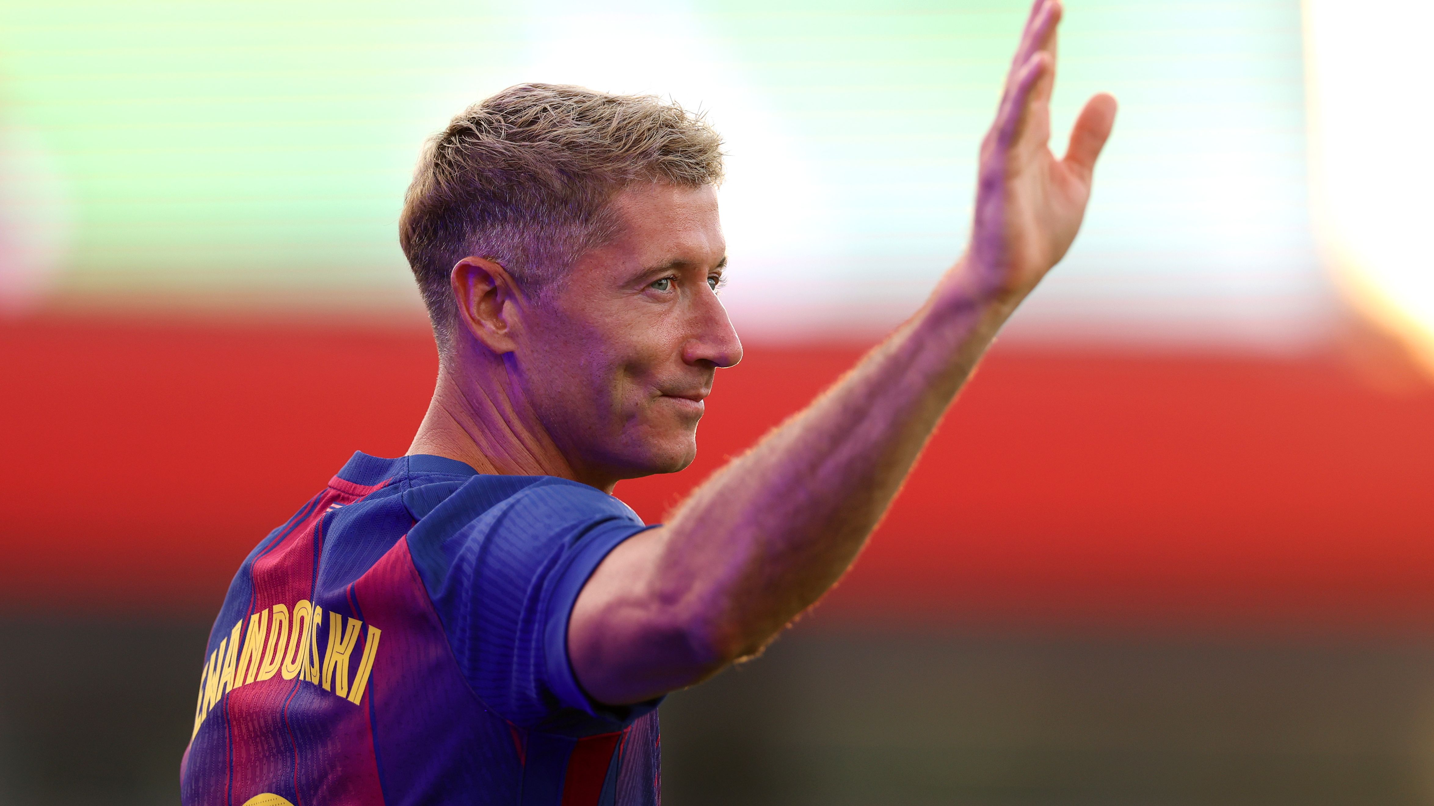 Robert Lewandowski picks 'quality over quantity' as veteran striker accepts reduced Barcelona role