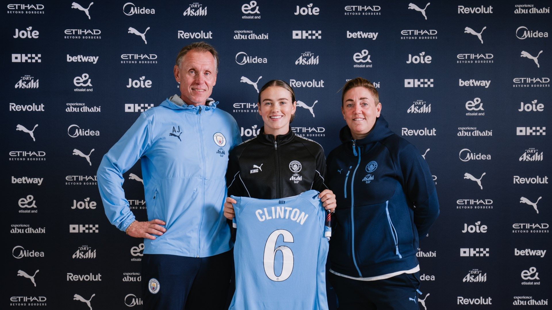 Stunning swap transfer between Man City & Man Utd made official as England duo Jess Park & Grace Clinton trade clubs on WSL deadline day